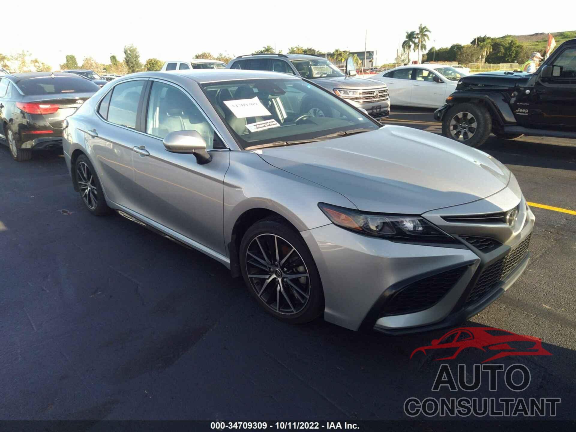 TOYOTA CAMRY 2021 - 4T1G11AK6MU447427