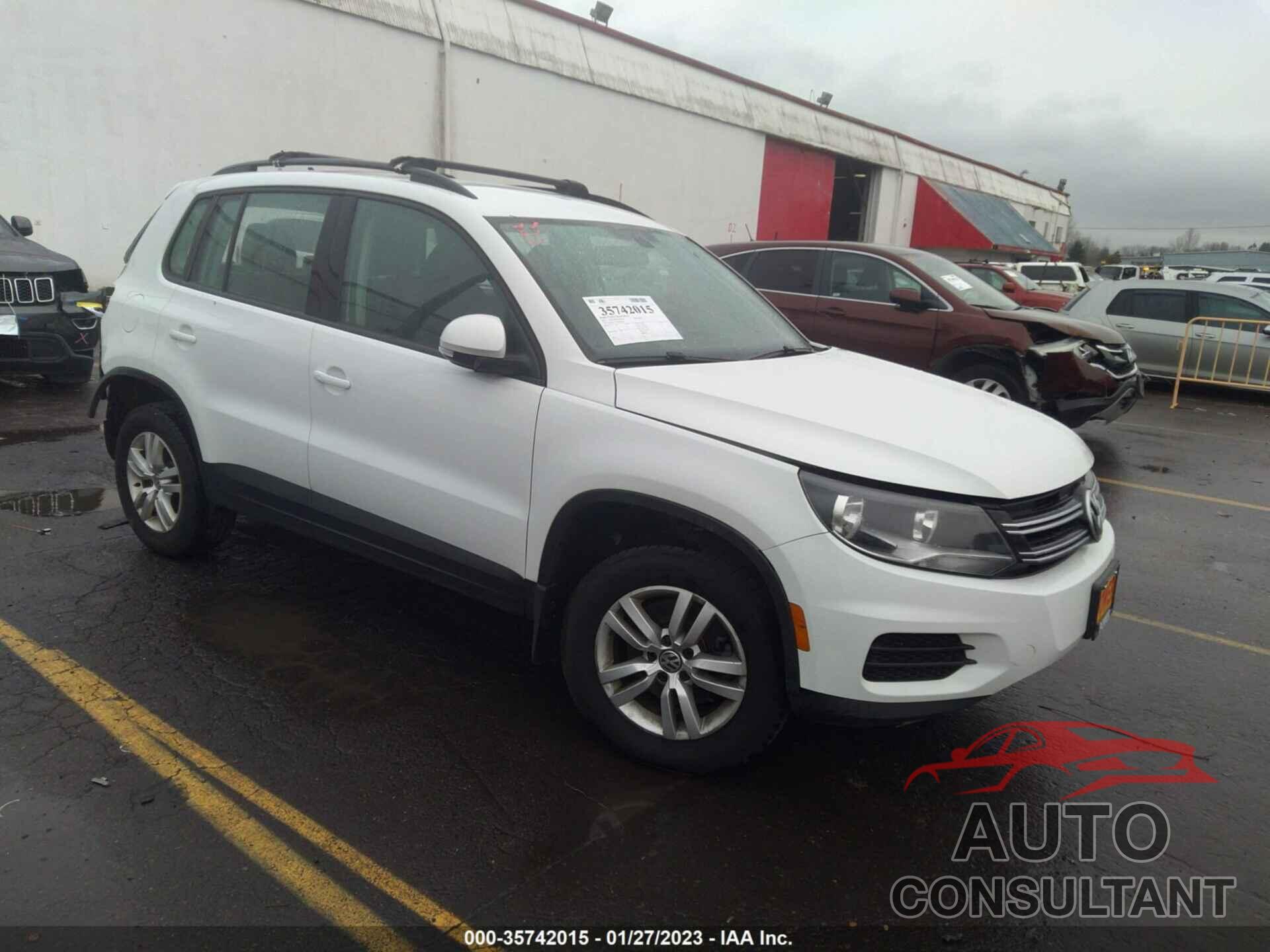 VOLKSWAGEN TIGUAN 2017 - WVGBV7AX5HK028452