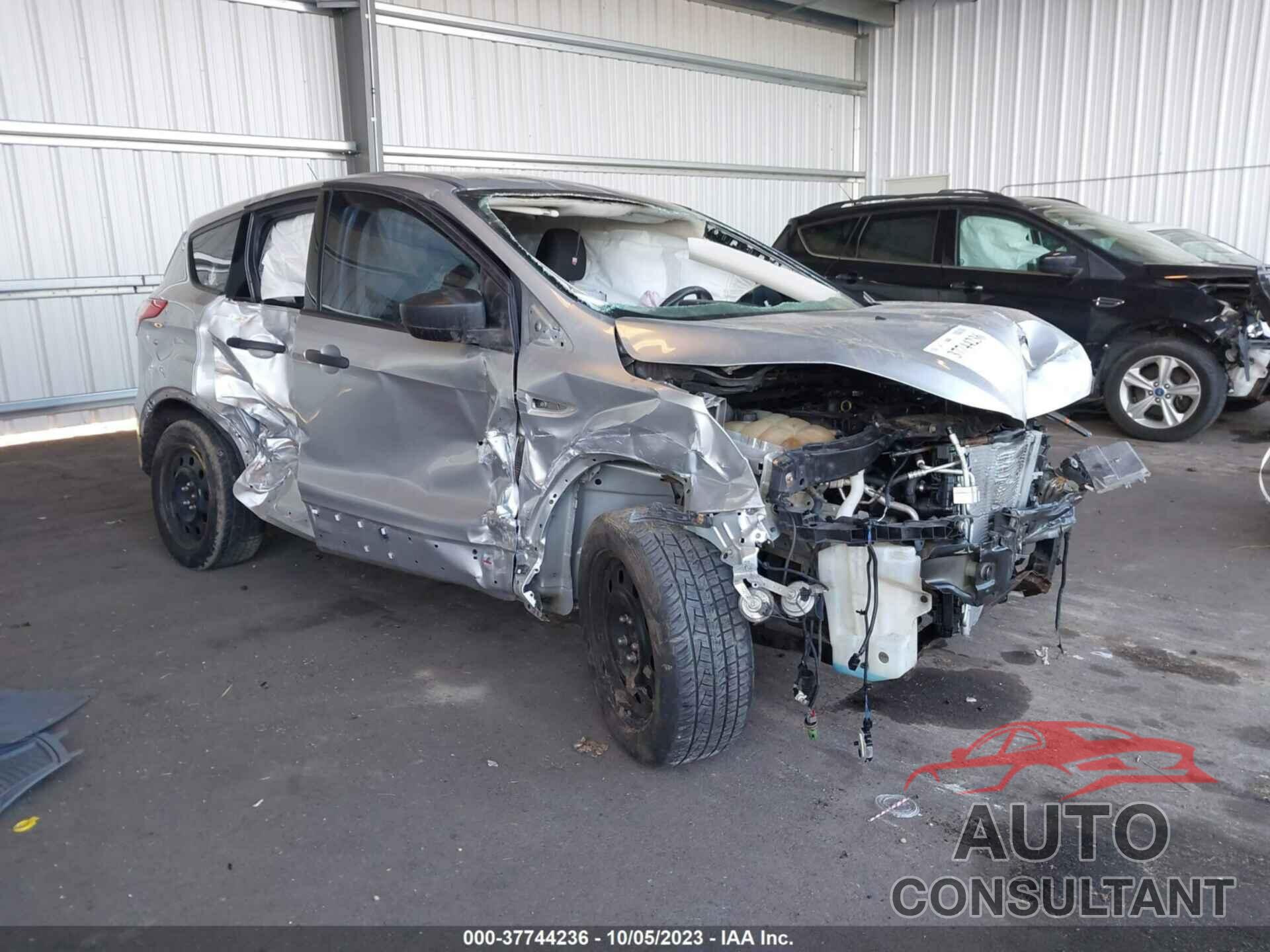 FORD ESCAPE 2016 - 1FMCU0F76GUB96546