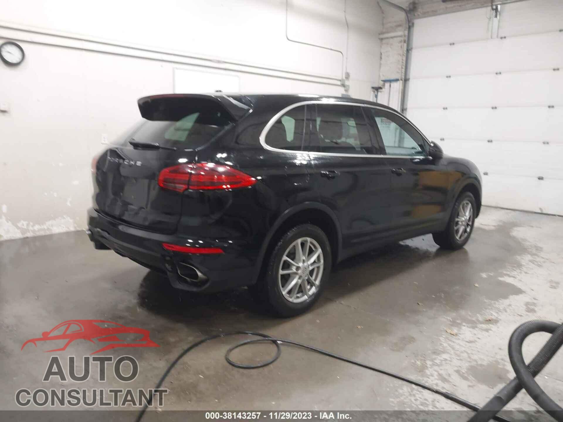 PORSCHE CAYENNE 2017 - WP1AA2A24HKA85484