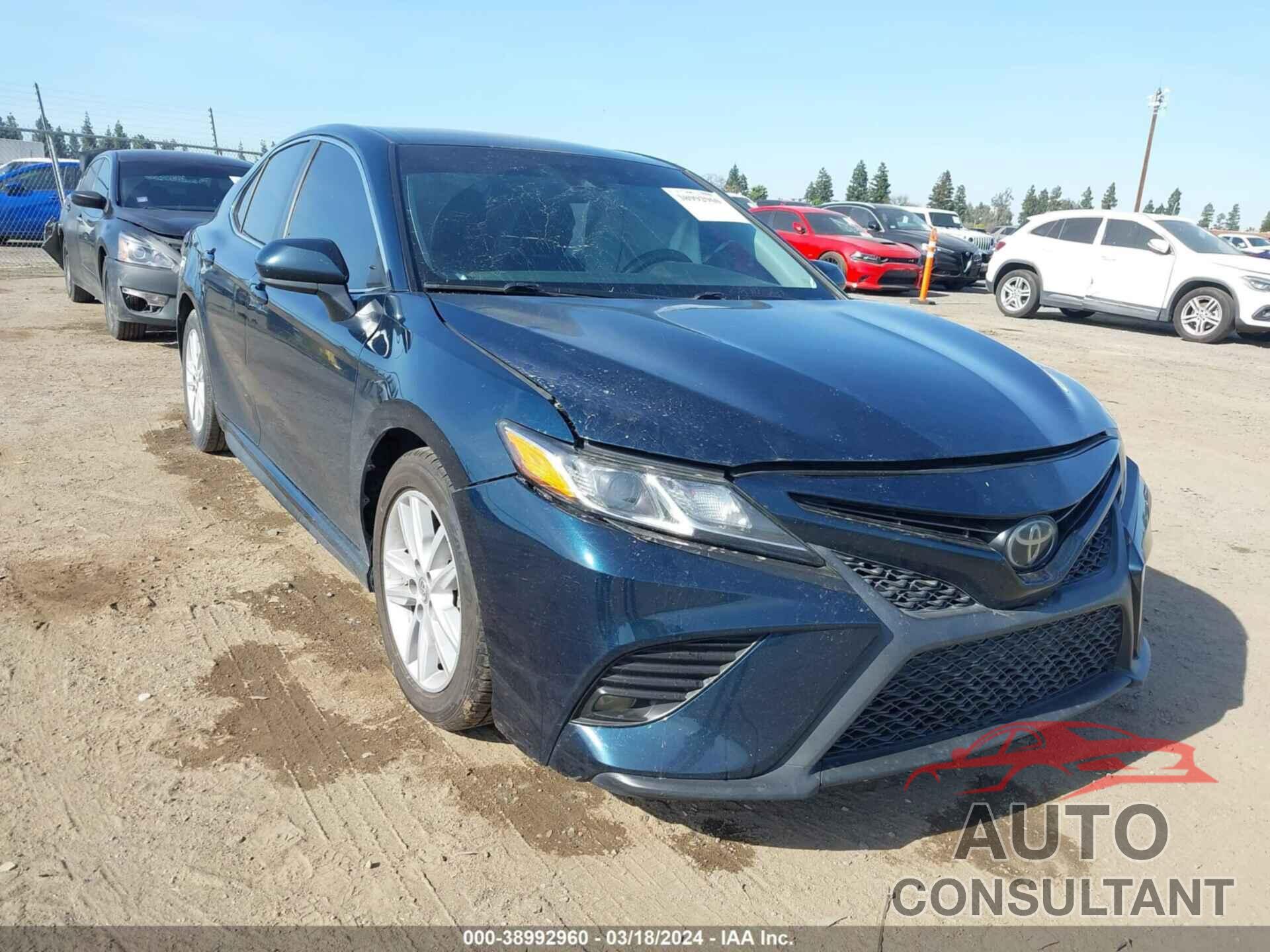 TOYOTA CAMRY 2018 - 4T1B11HK9JU582039