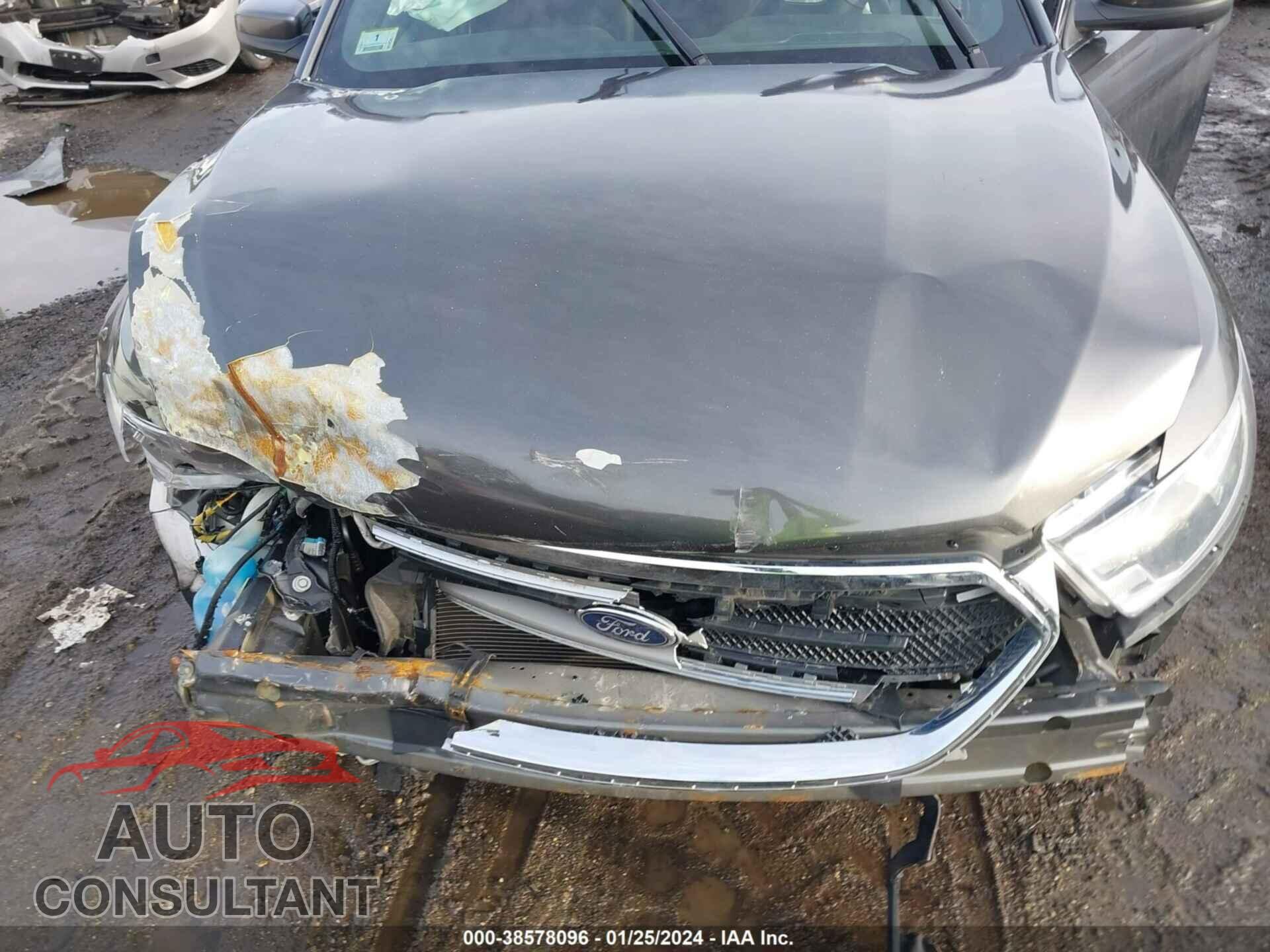 FORD TAURUS 2018 - 1FAHP2E87JG118098