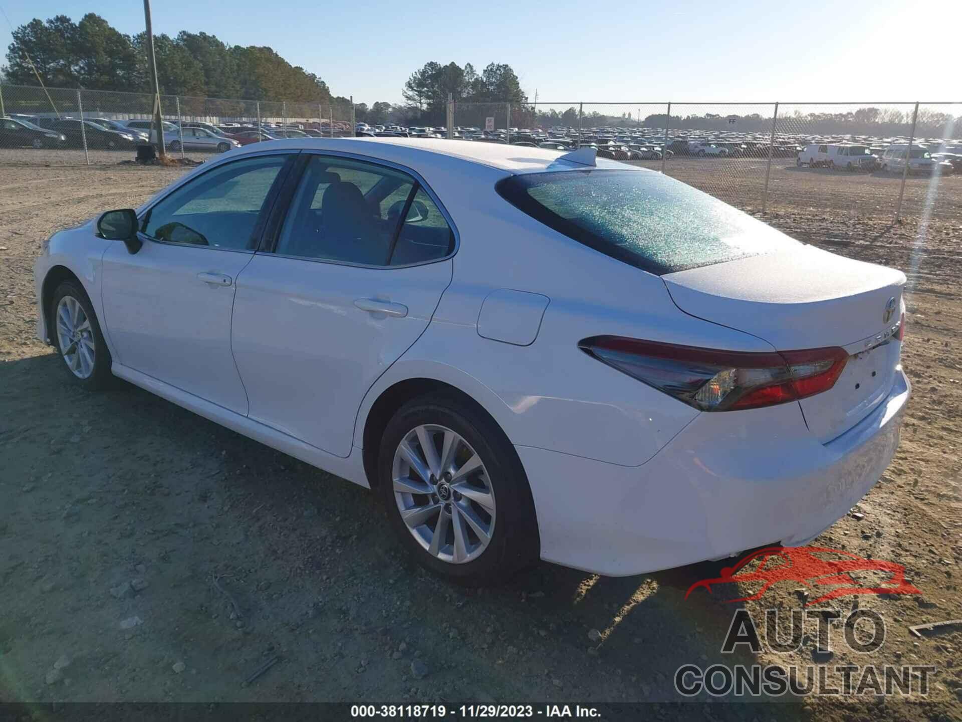 TOYOTA CAMRY 2022 - 4T1C11AK2NU658348