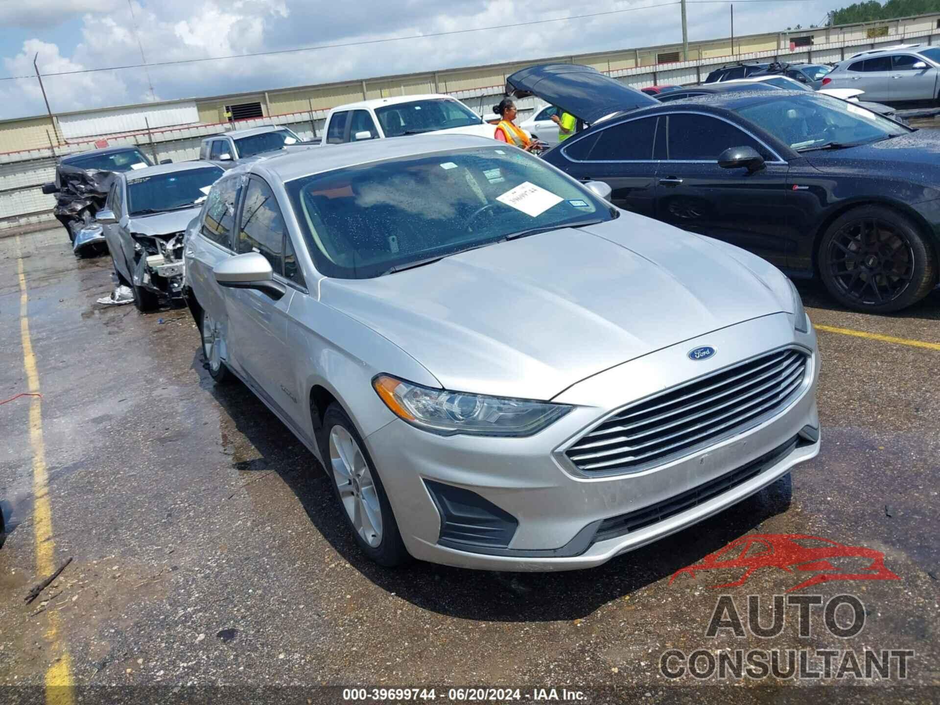 FORD FUSION HYBRID 2019 - 3FA6P0LU8KR188117