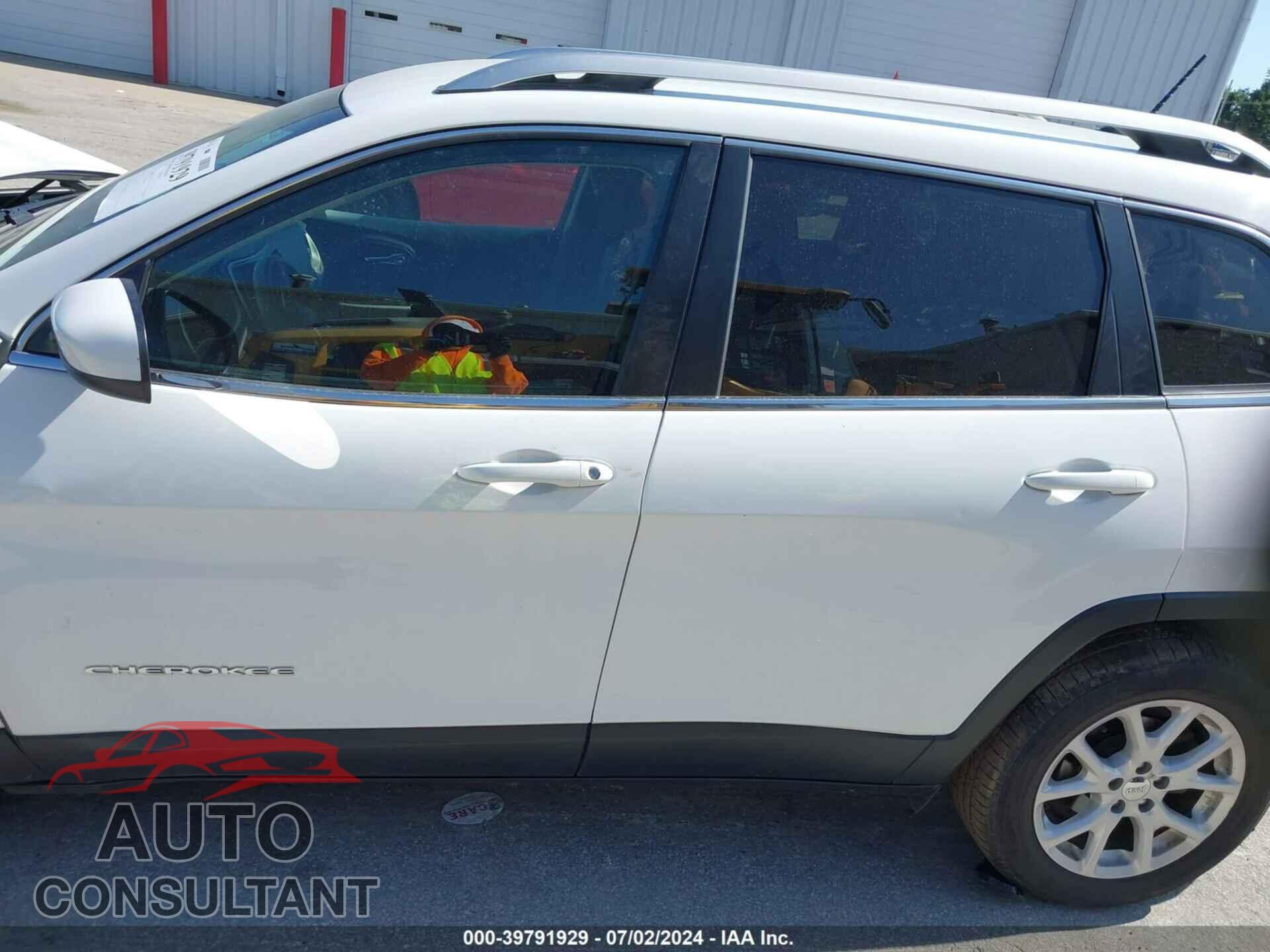 JEEP CHEROKEE 2018 - 1C4PJLCB6JD573473