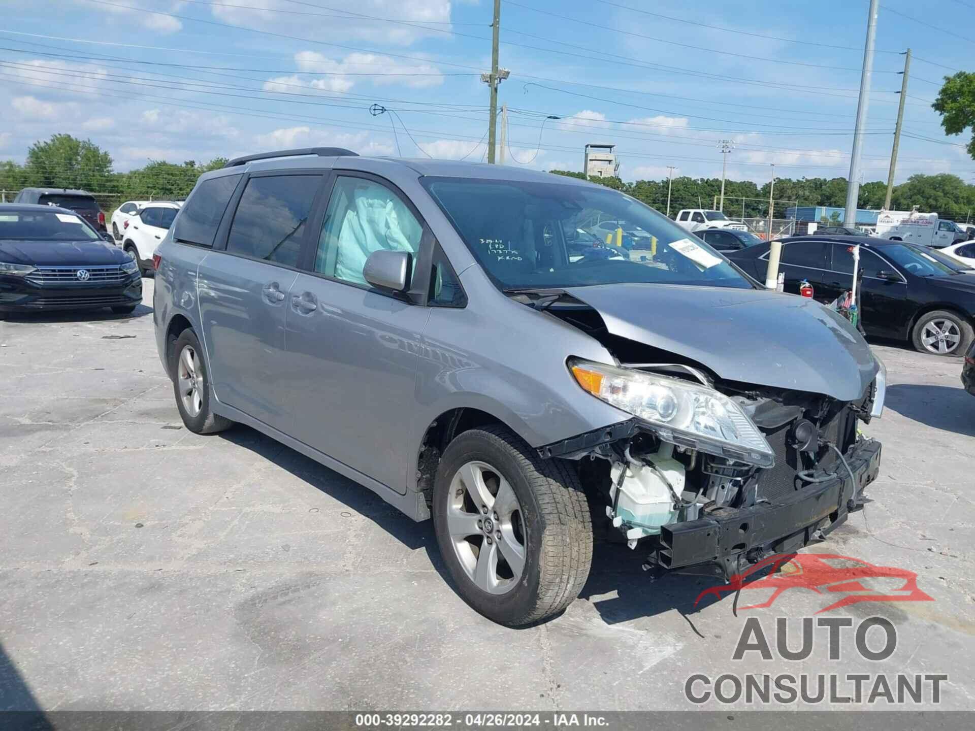 TOYOTA SIENNA 2018 - 5TDKZ3DC5JS917535