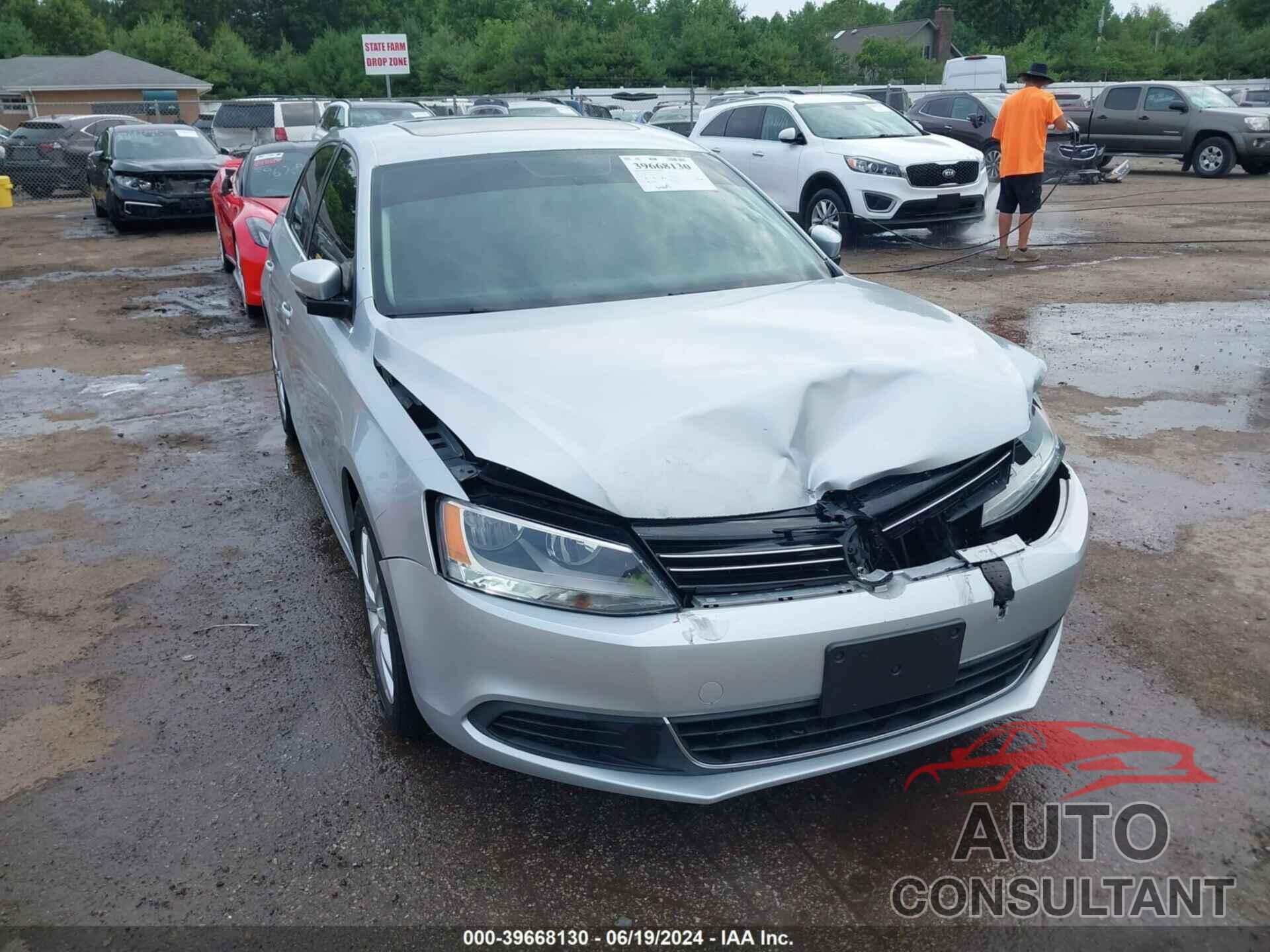 VOLKSWAGEN JETTA 2013 - 3VWDP7AJ9DM360526