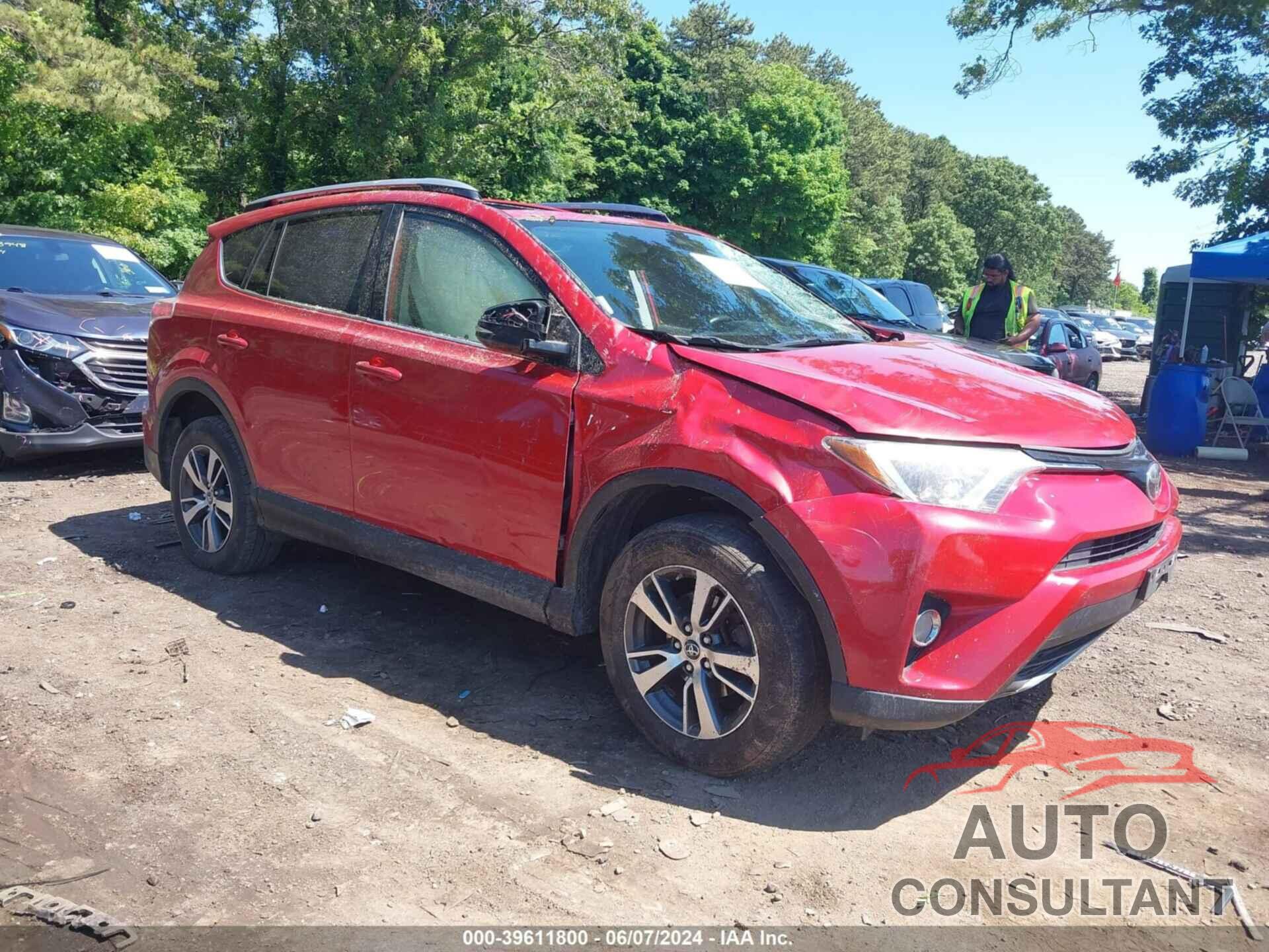 TOYOTA RAV4 2017 - JTMRFREV5HJ141635