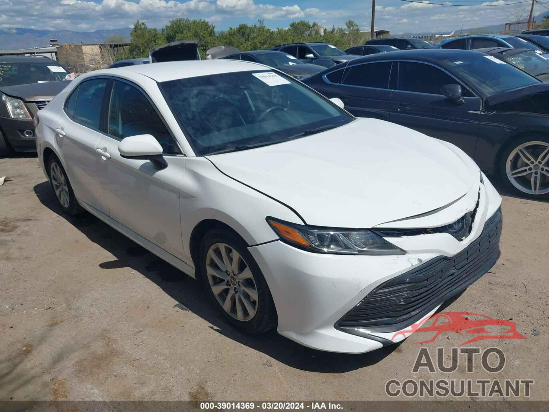 TOYOTA CAMRY 2018 - 4T1B11HK9JU642952