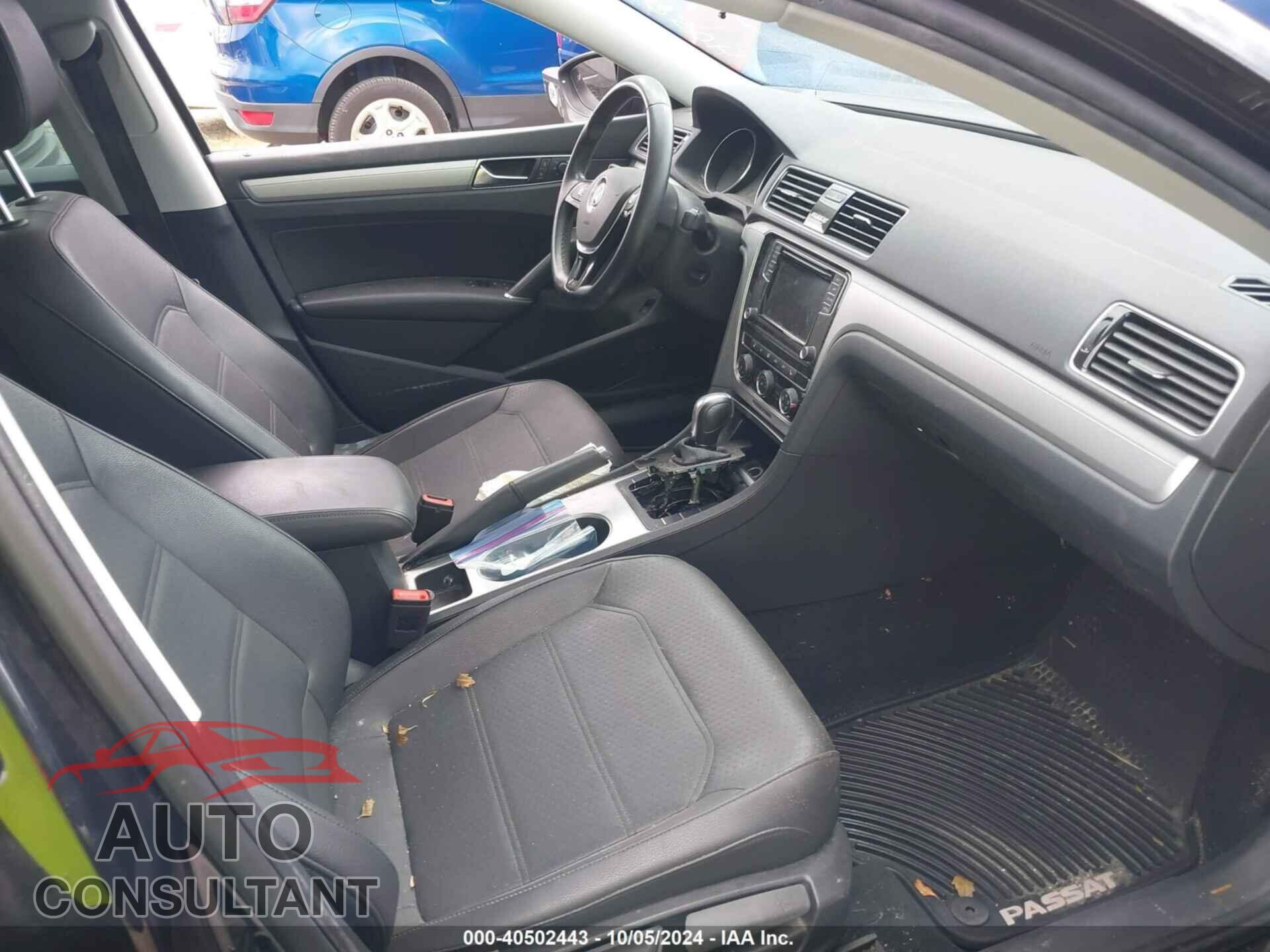VOLKSWAGEN PASSAT 2019 - 1VWLA7A30KC012496