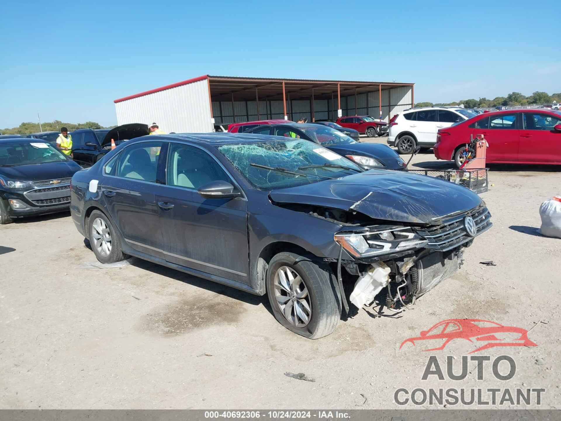 VOLKSWAGEN PASSAT 2017 - 1VWAT7A37HC076450