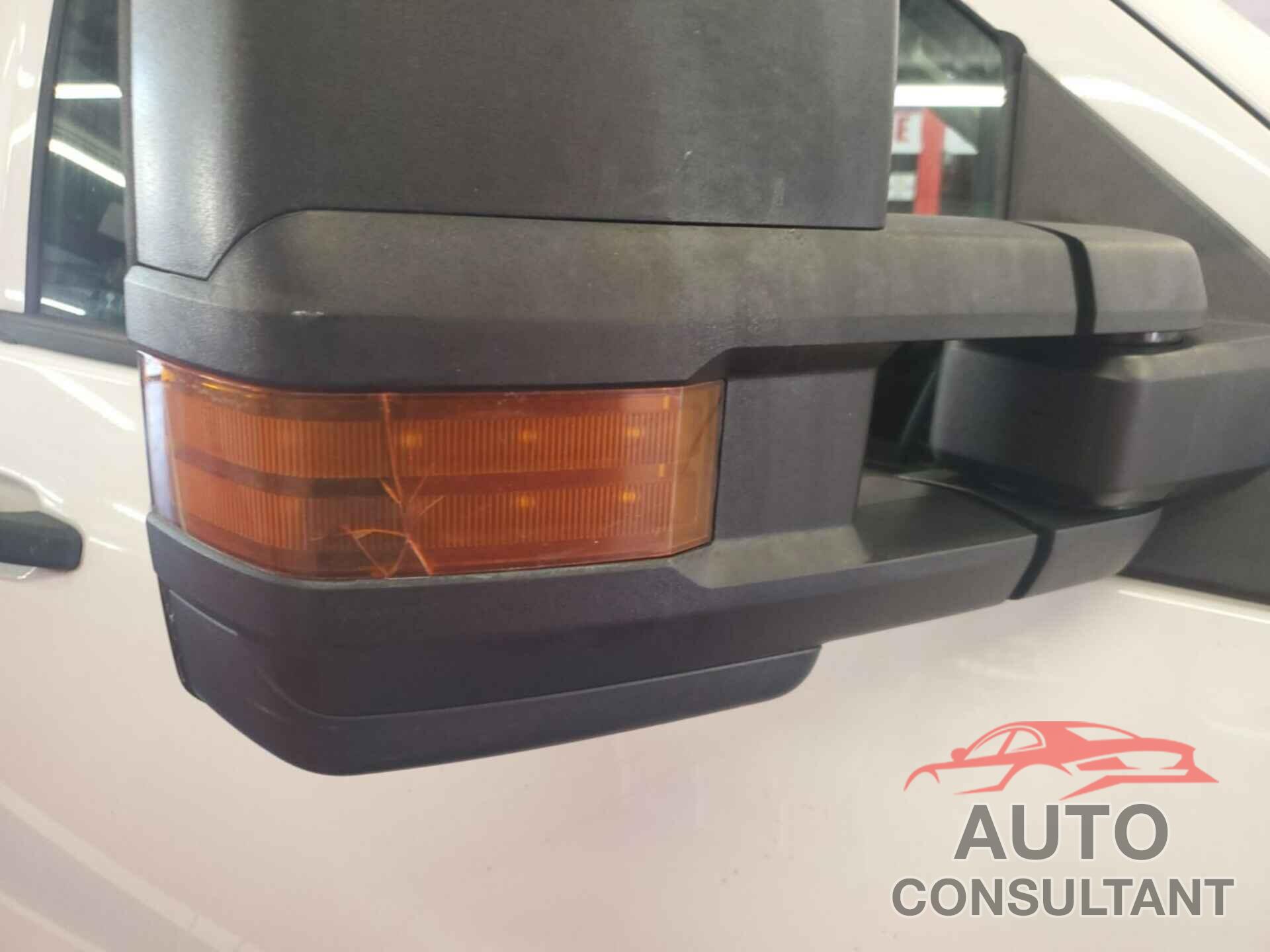 CHEVROLET SILVERADO 1500 2018 - 1GCNKNEC9JZ334637