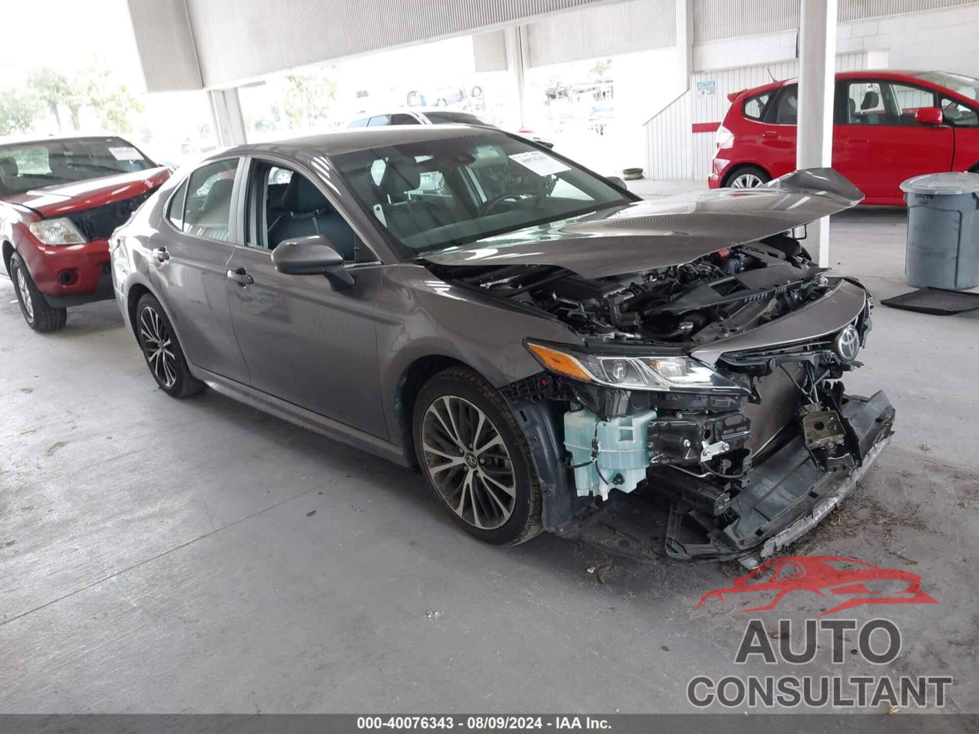 TOYOTA CAMRY 2018 - 4T1B11HK0JU661325