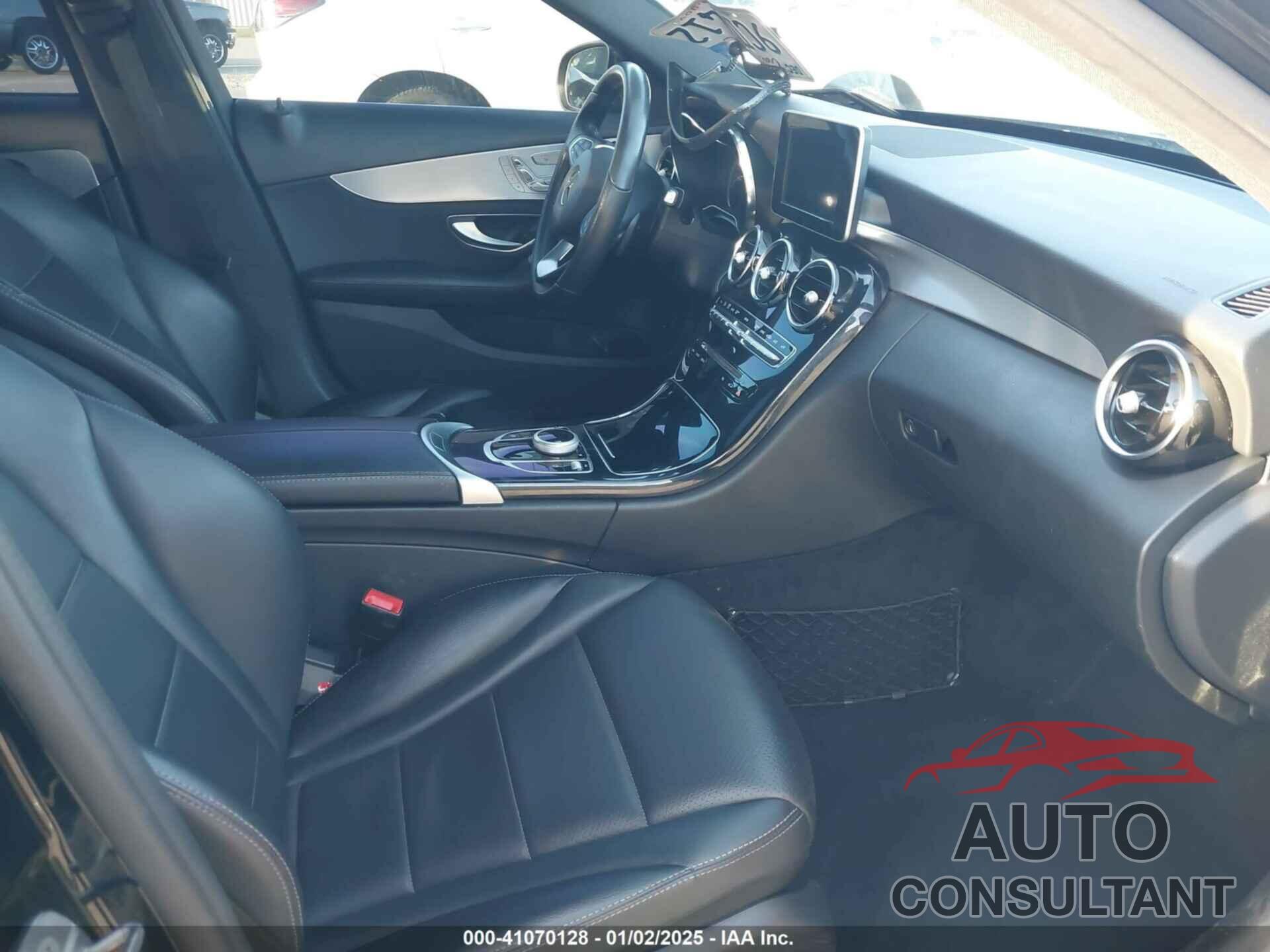 MERCEDES-BENZ C 300 2018 - 55SWF4JB7JU235626