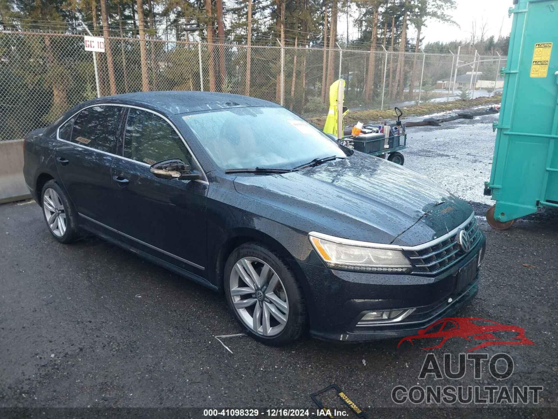 VOLKSWAGEN PASSAT 2017 - 1VWGT7A34HC032237