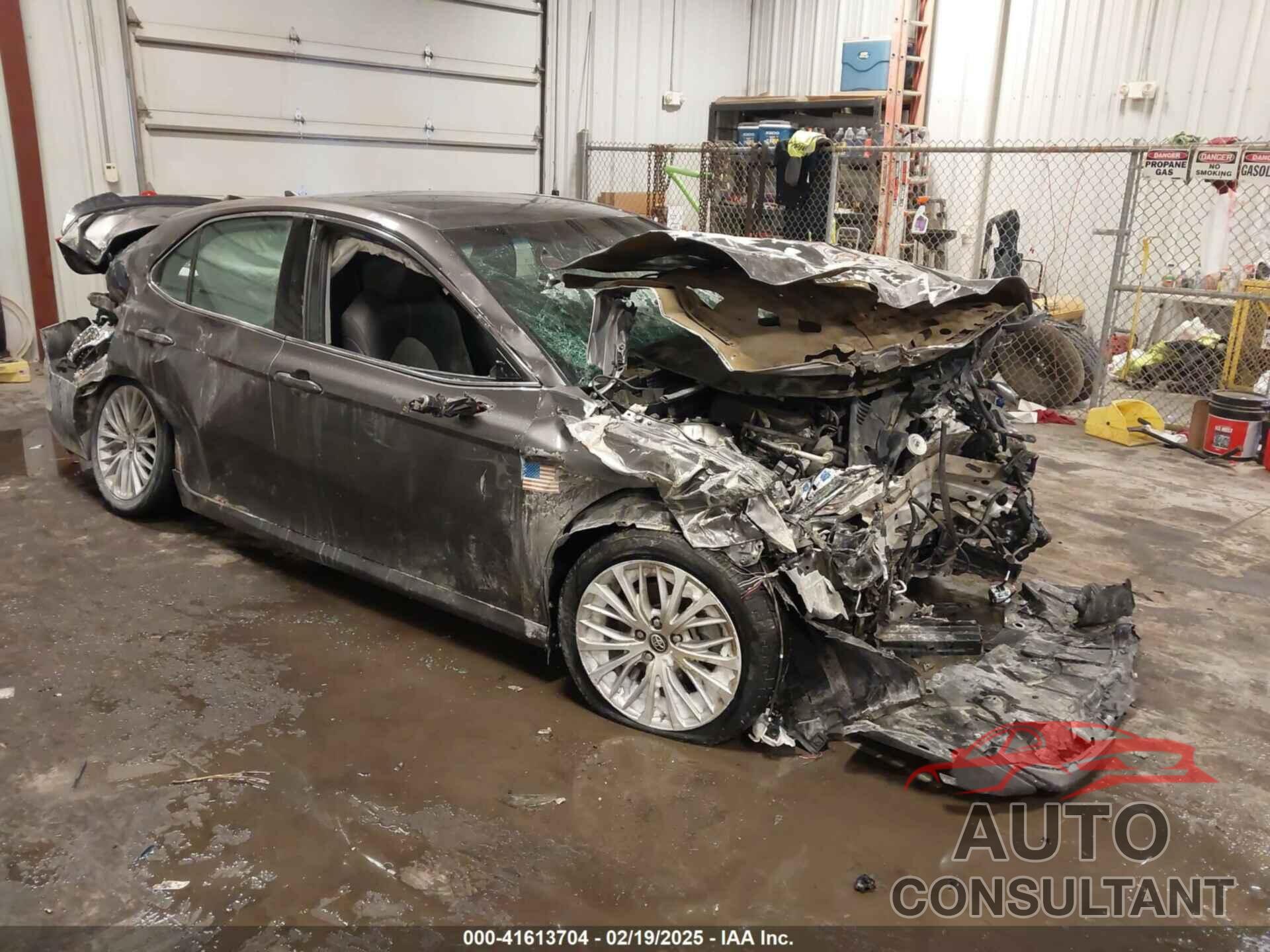 TOYOTA CAMRY HYBRID 2018 - 4T1B21HK6JU001870
