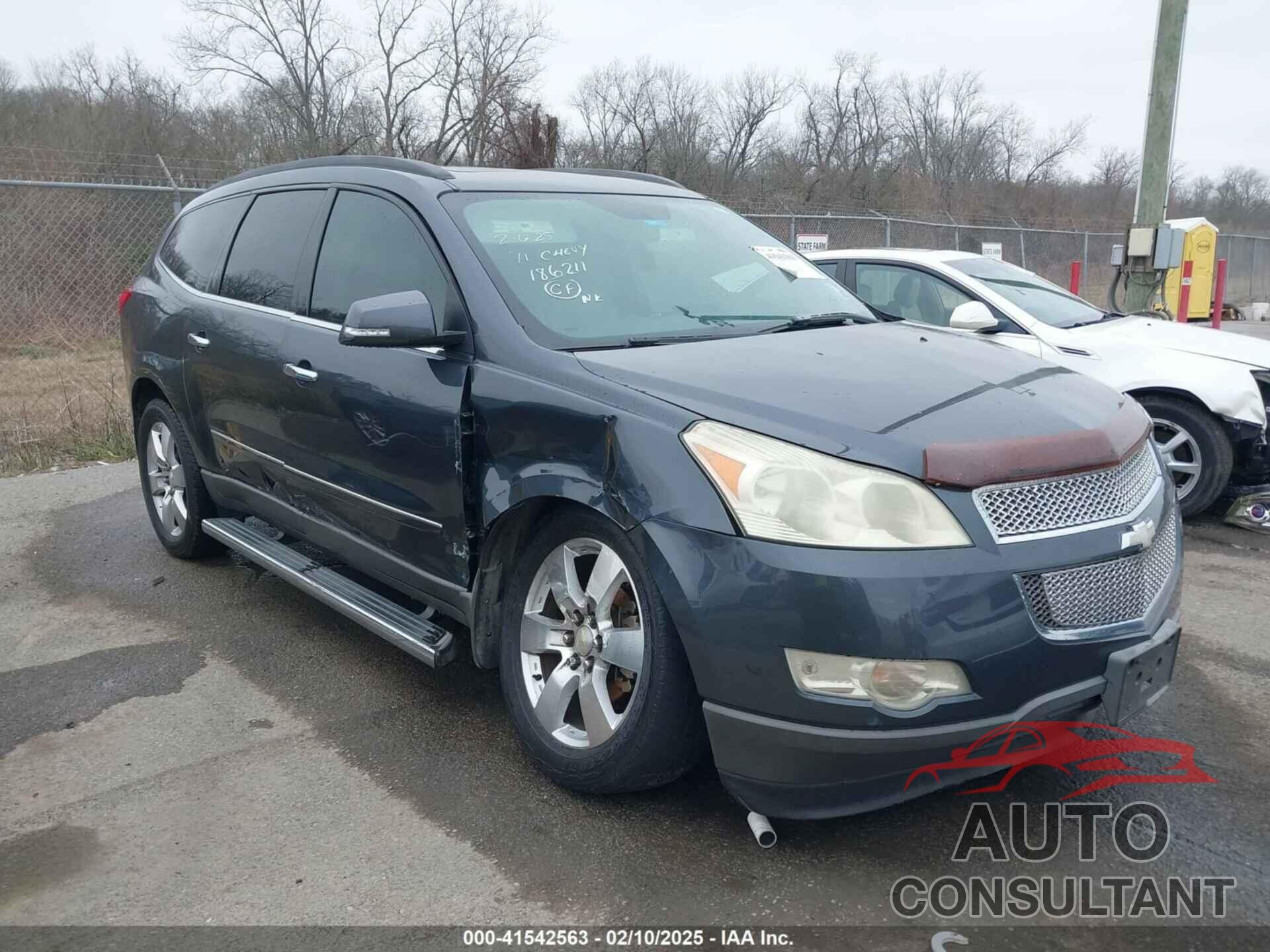 CHEVROLET TRAVERSE 2011 - 1GNKRLED8BJ186211