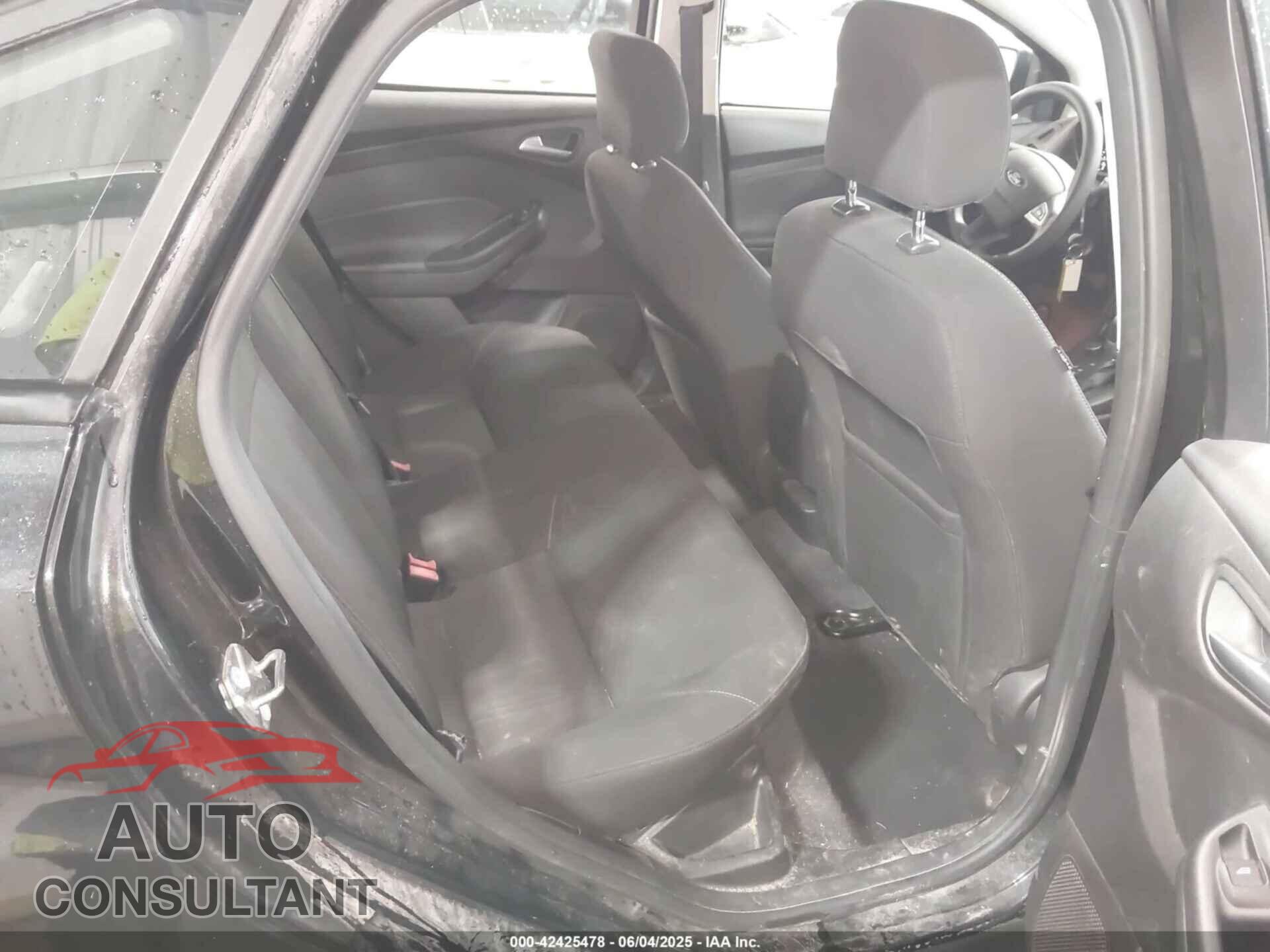 FORD FOCUS 2015 - 1FADP3F25FL216205