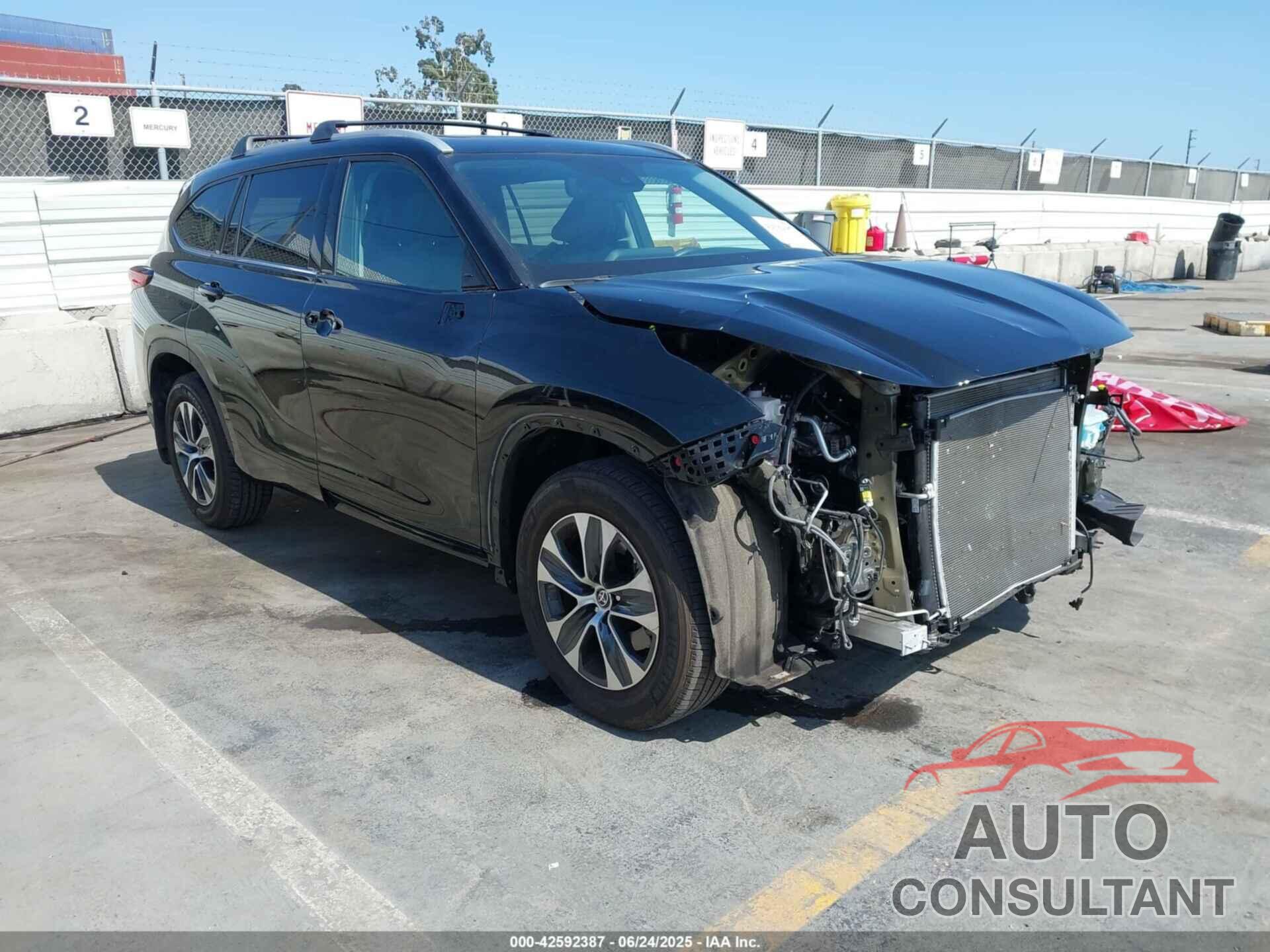 TOYOTA HIGHLANDER 2022 - 5TDHZRAH7NS137104