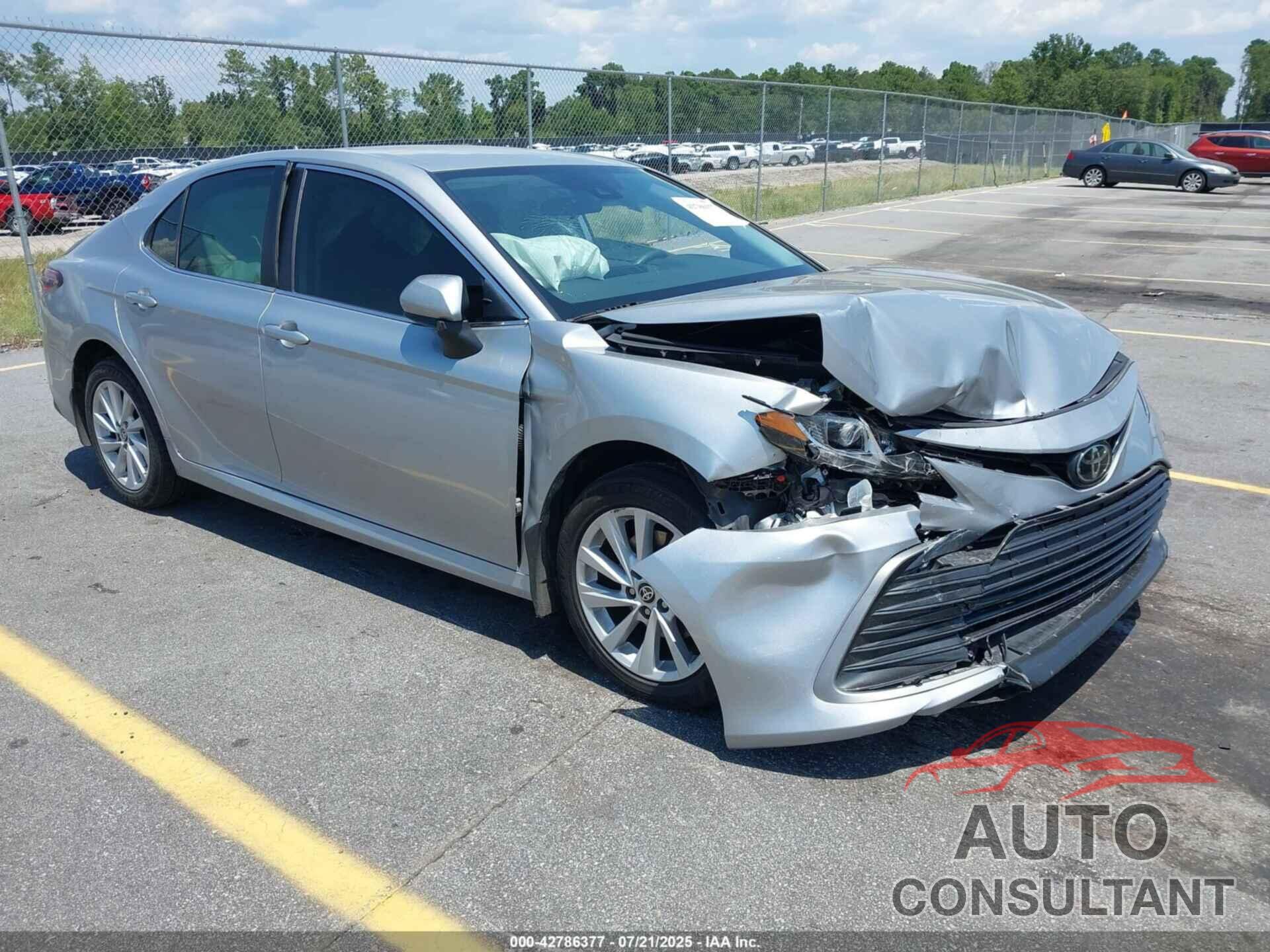 TOYOTA CAMRY 2022 - 4T1C11AK9NU051489