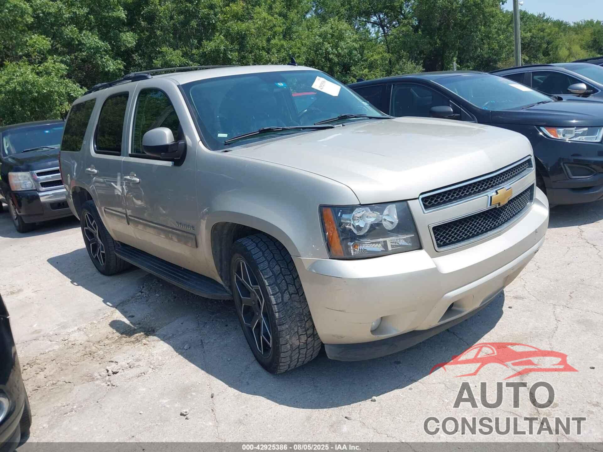 CHEVROLET TAHOE 2013 - 1GNSCBE02DR341400
