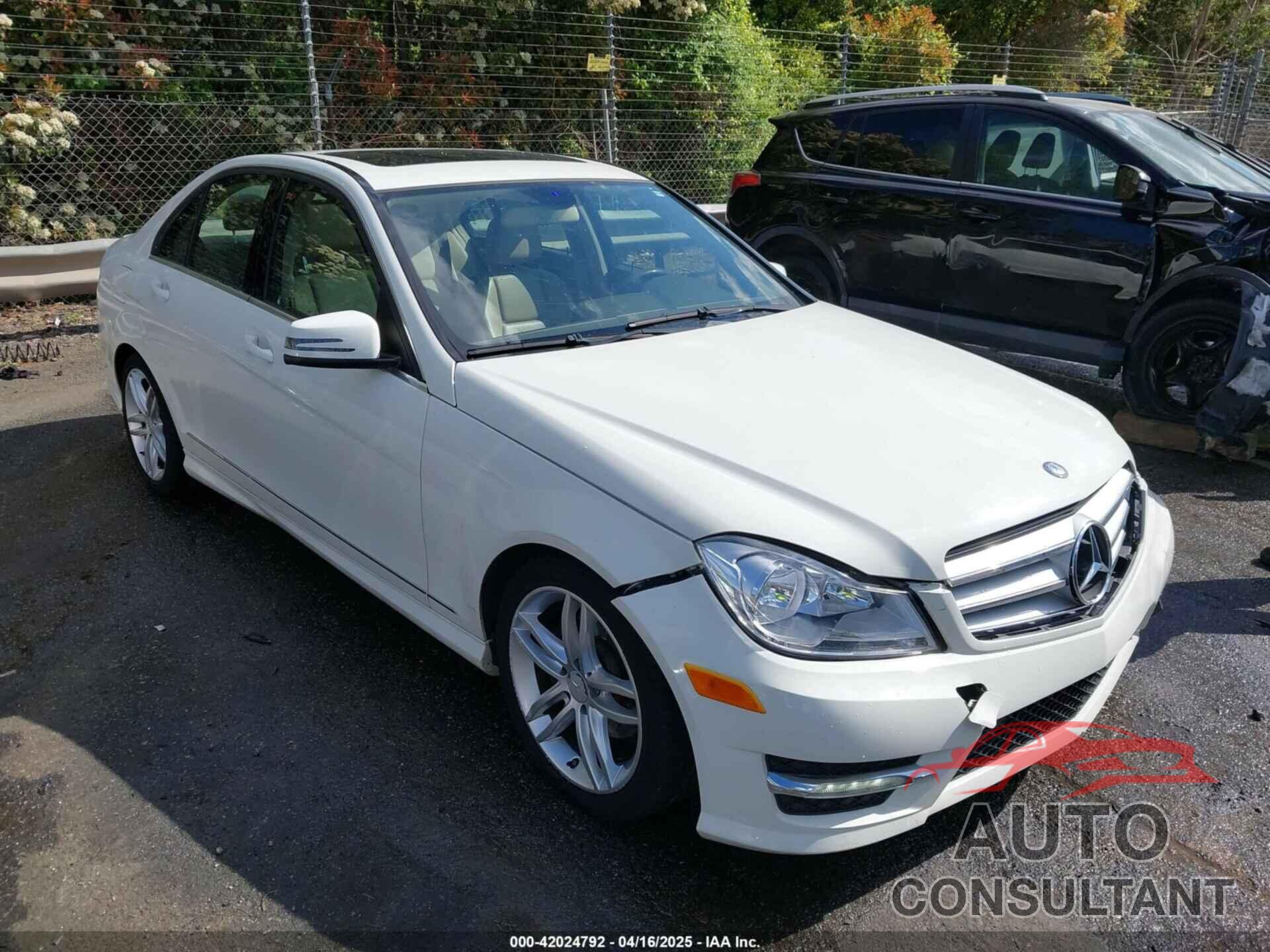 MERCEDES-BENZ C 300 2012 - WDDGF8BB9CR230328