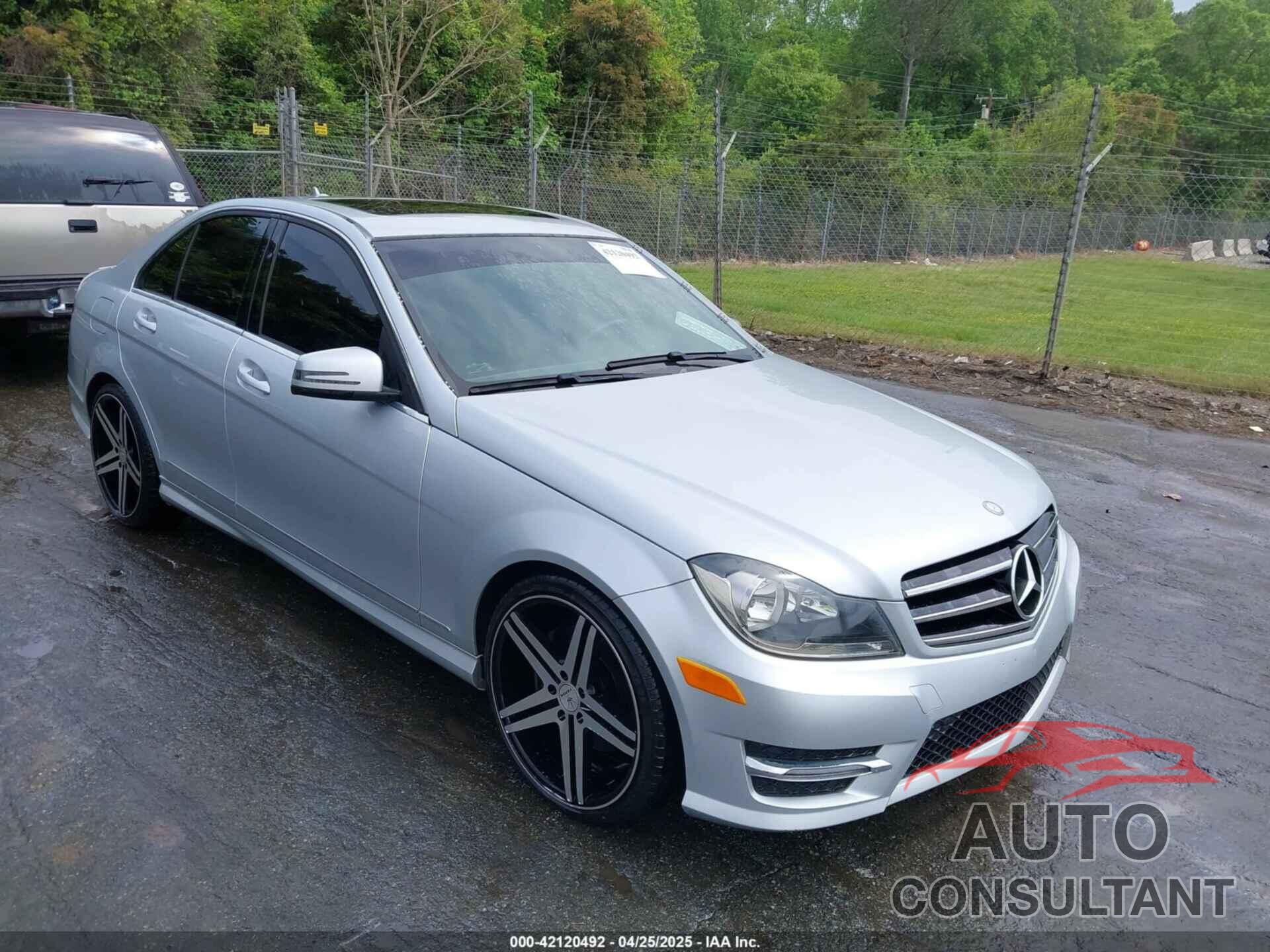 MERCEDES-BENZ C 300 2014 - WDDGF8AB2ER310199