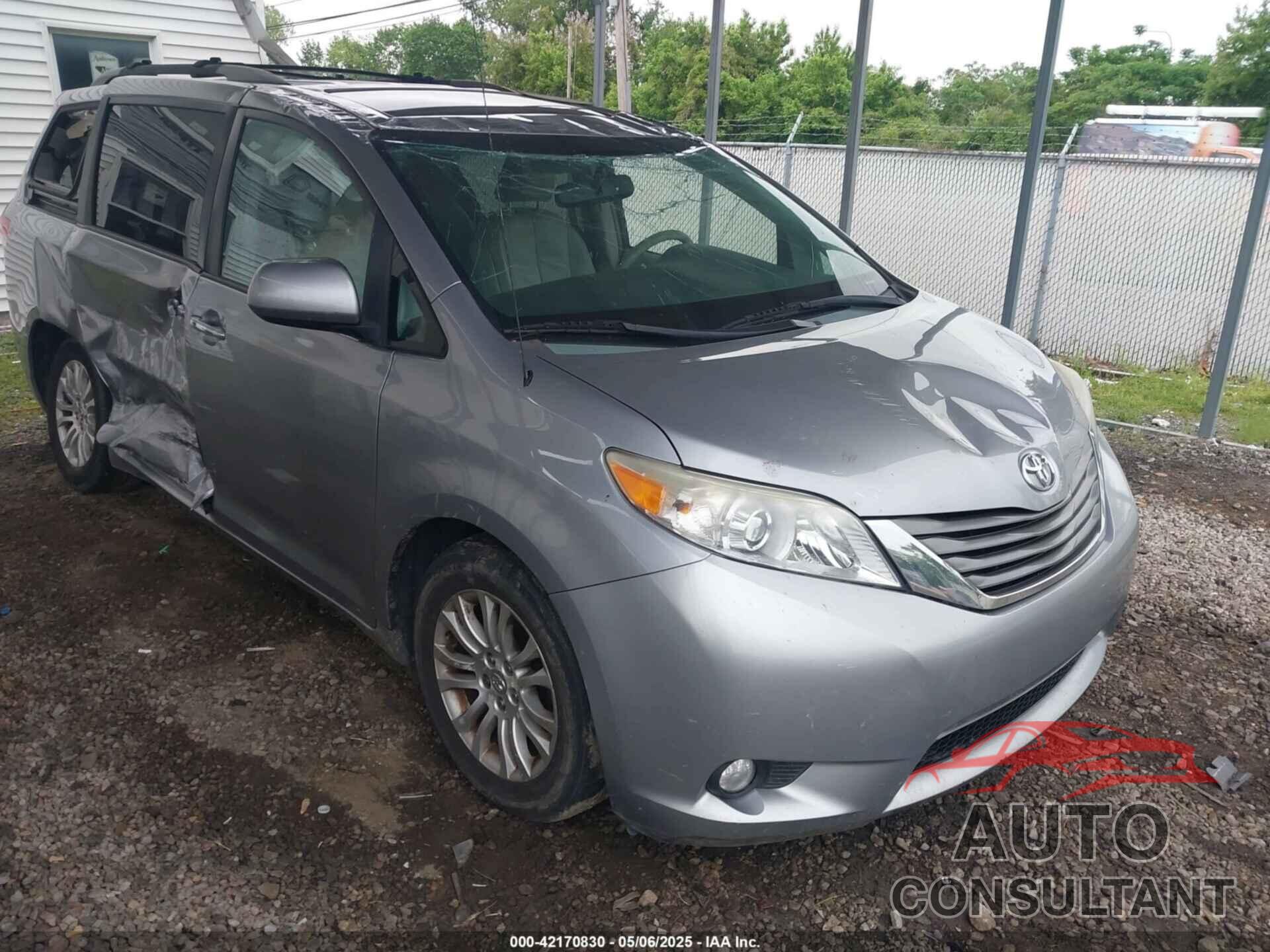TOYOTA SIENNA 2013 - 5TDYK3DC8DS318373