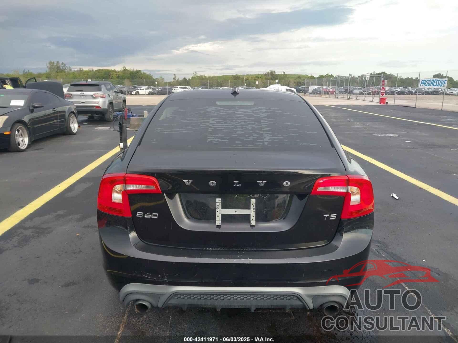 VOLVO S60 2017 - YV126MFL8H2422804