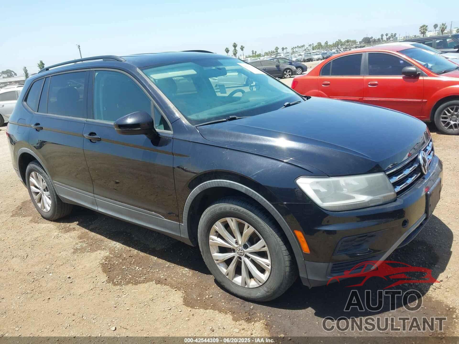VOLKSWAGEN TIGUAN 2018 - 3VV1B7AX0JM075316