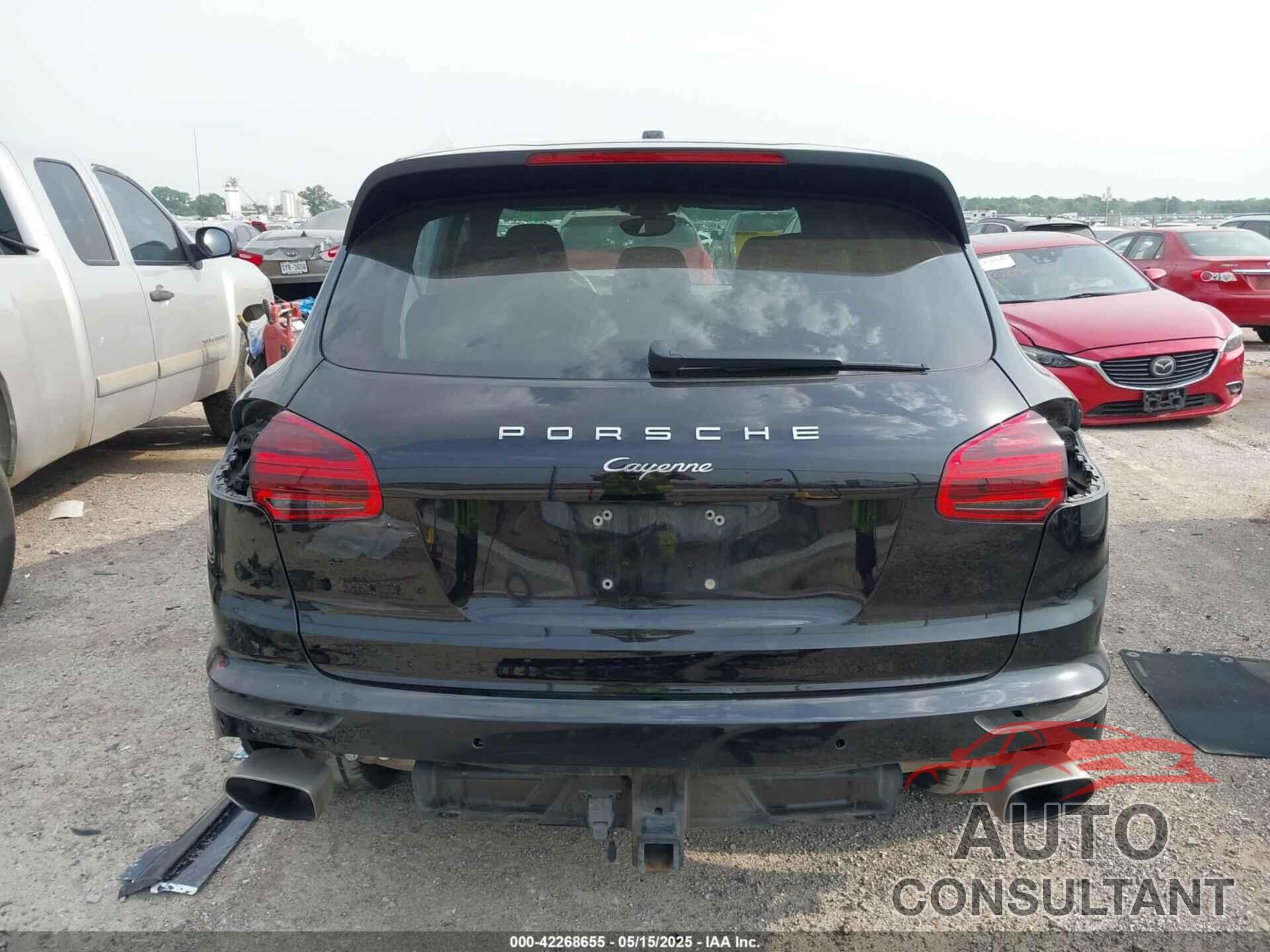 PORSCHE CAYENNE 2016 - WP1AA2A27GKA08400