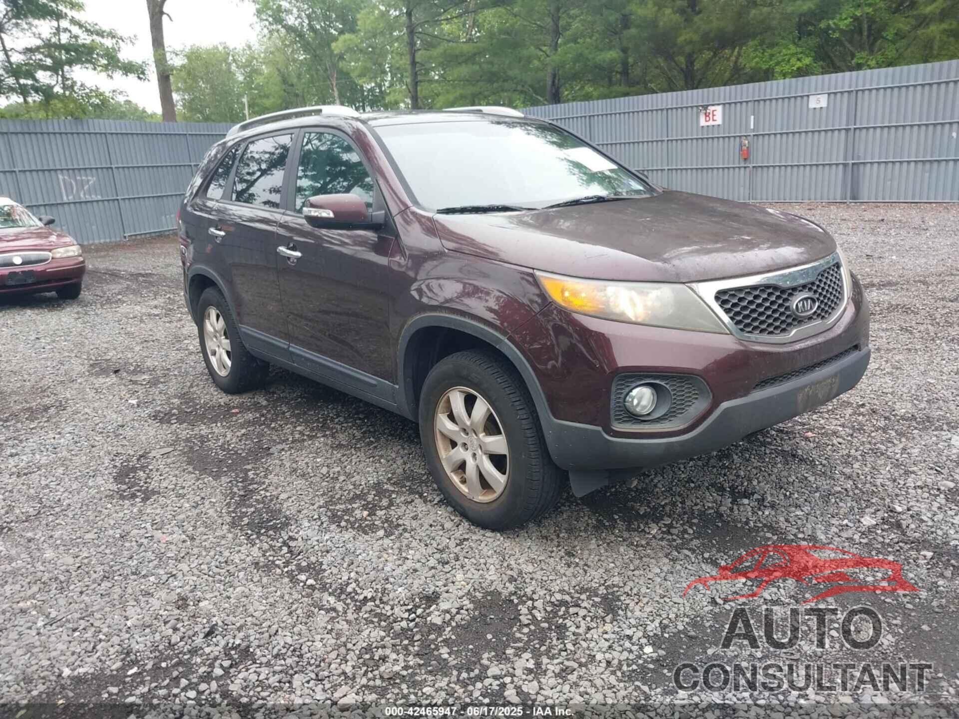 KIA SORENTO 2011 - 5XYKT3A1XBG147240