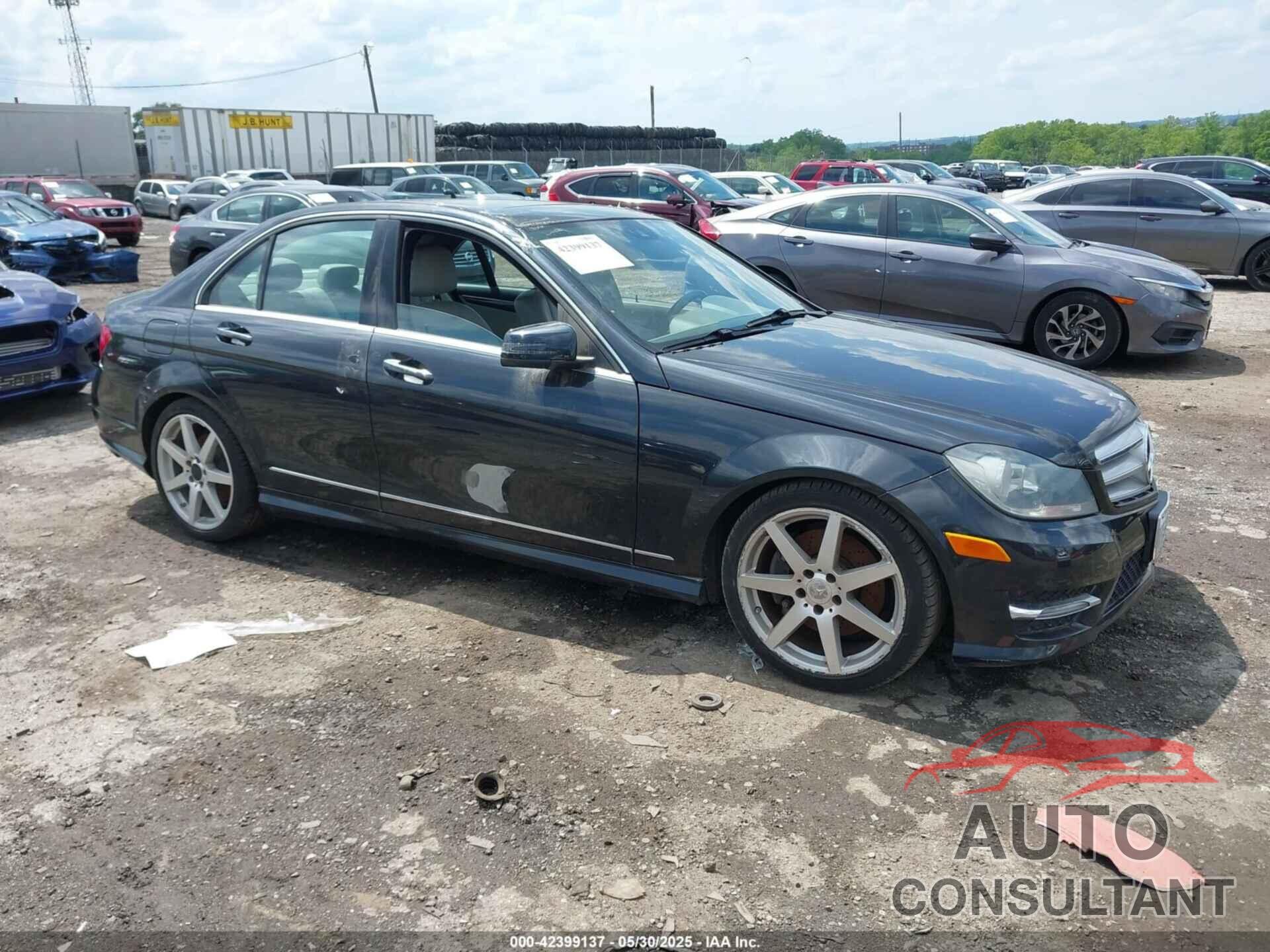 MERCEDES-BENZ C 300 2013 - WDDGF8AB7DR282916
