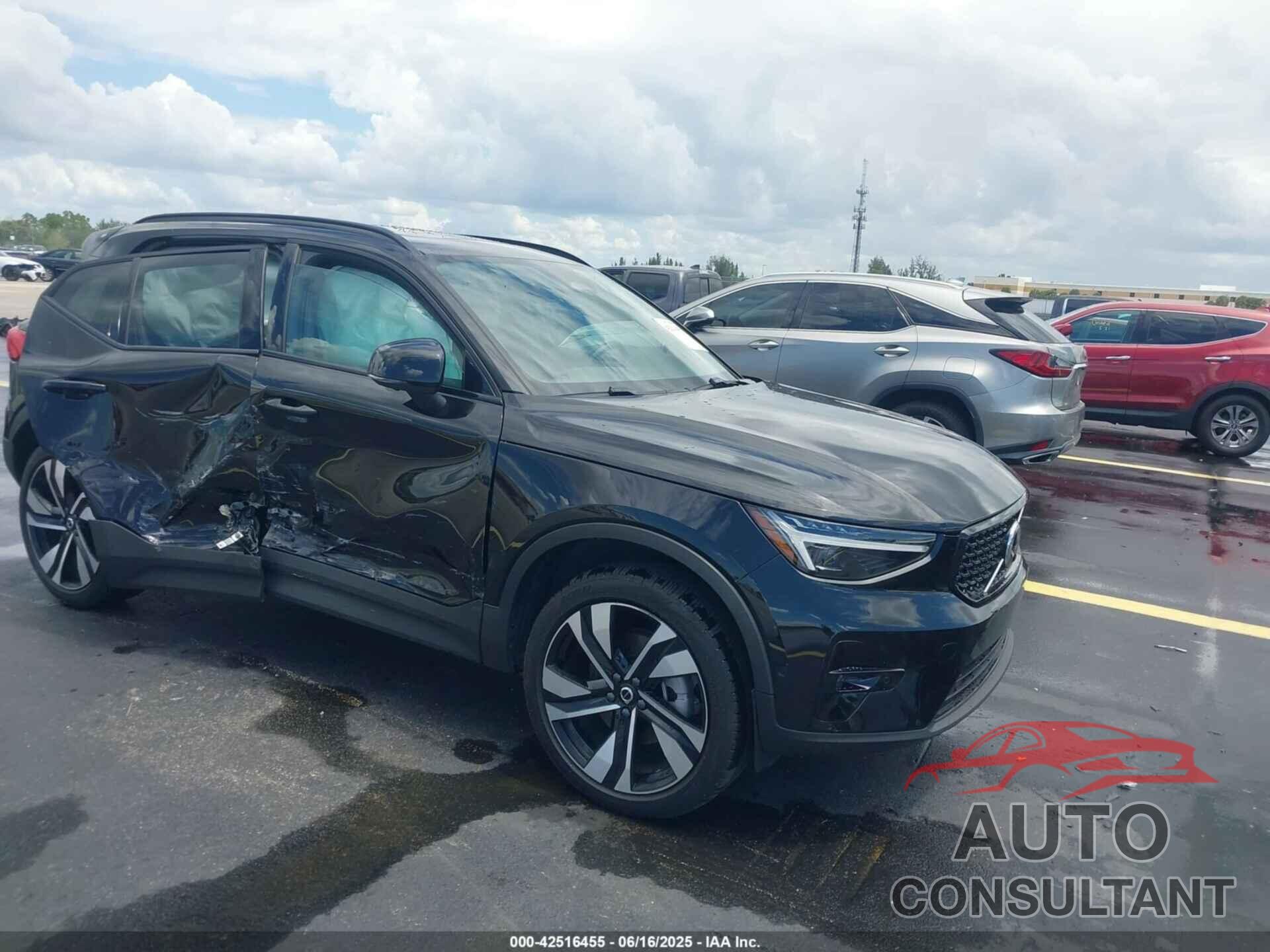 VOLVO XC40 2024 - YV4L12UL5R2308371
