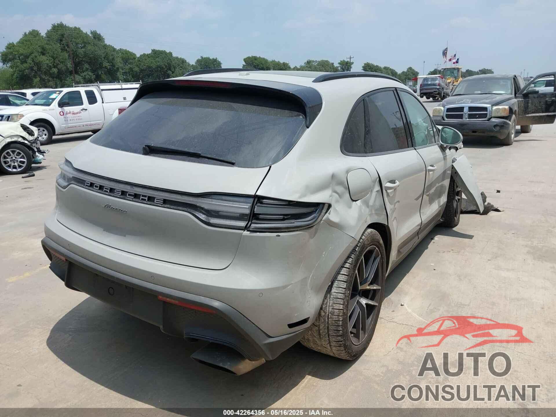 PORSCHE MACAN 2022 - WP1AA2A56NLB11535