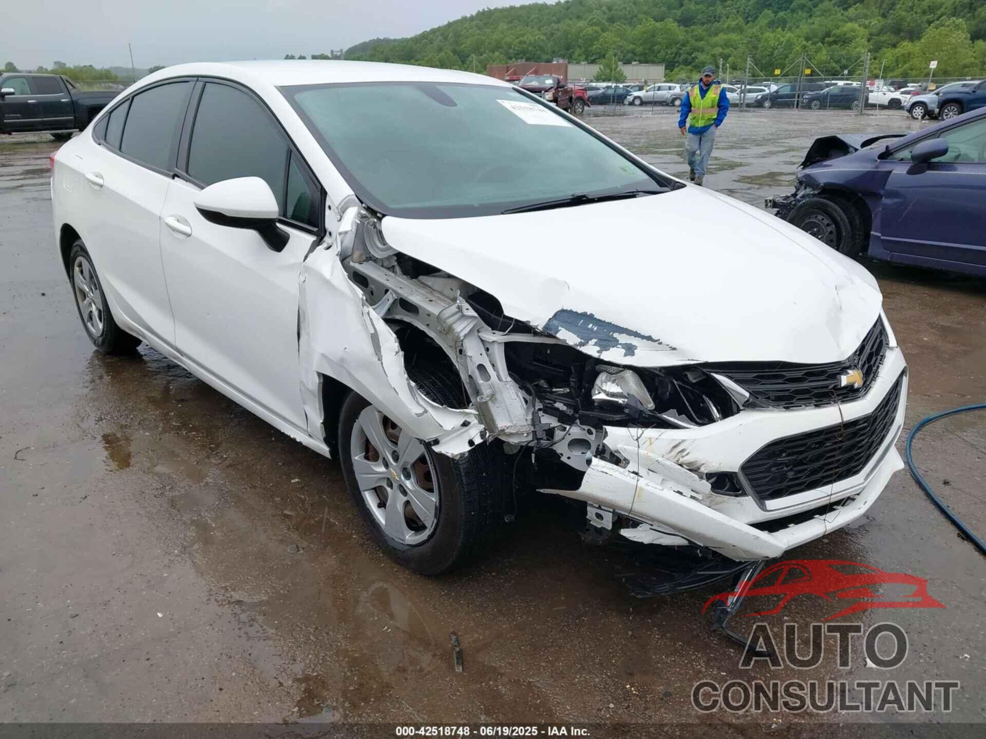 CHEVROLET CRUZE 2018 - 1G1BC5SM8J7126752