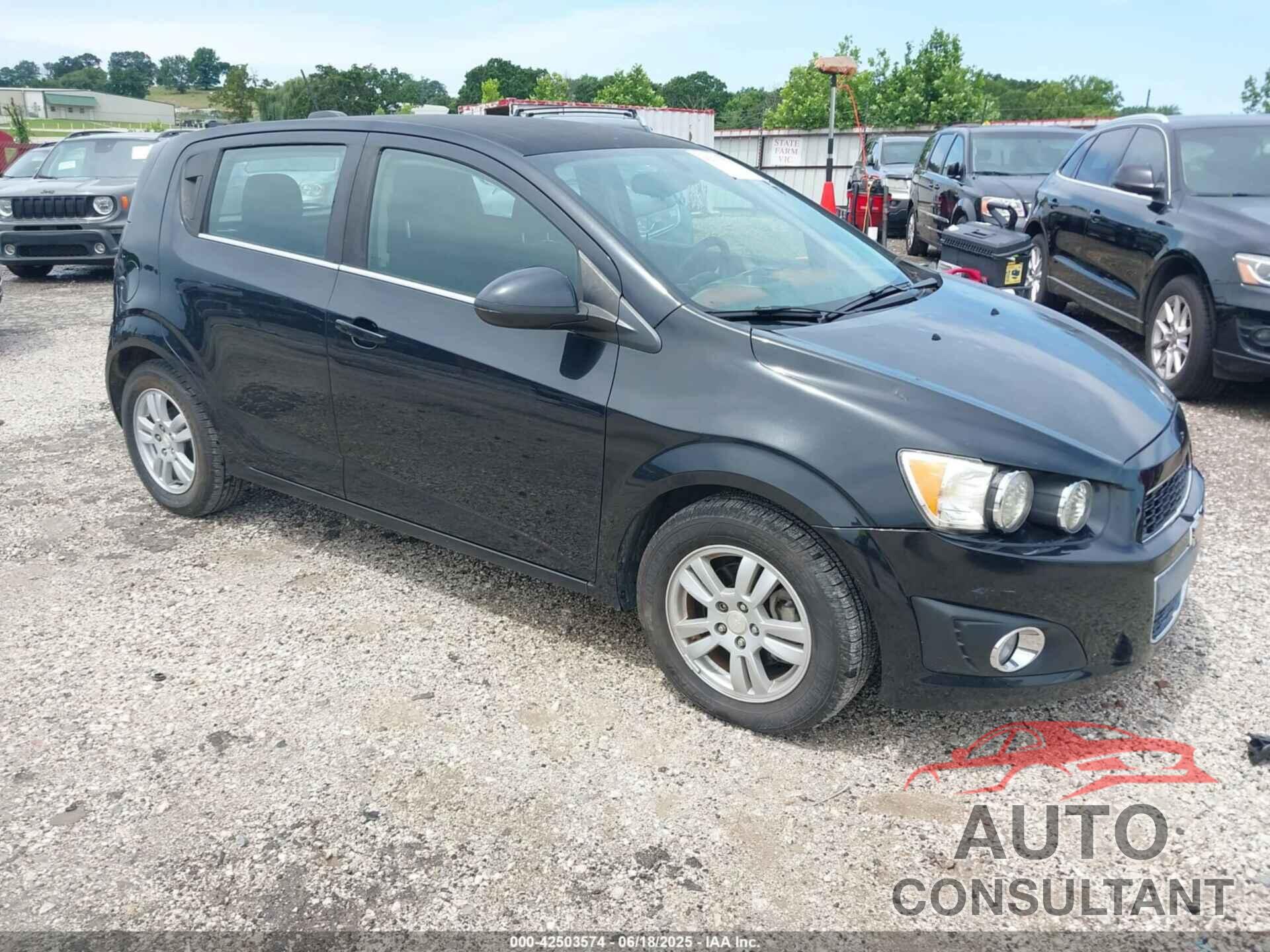 CHEVROLET SONIC 2015 - 1G1JC6SB0F4157826