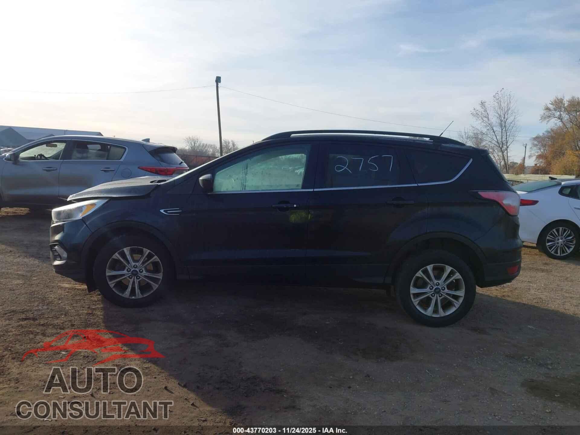 FORD ESCAPE 2018 - 1FMCU0GD2JUC02757