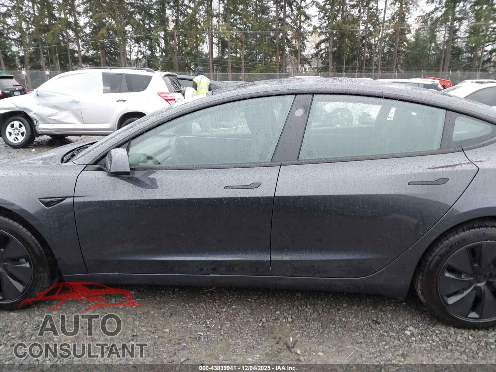 TESLA MODEL 3 2025 - 5YJ3E1EA7SF883024