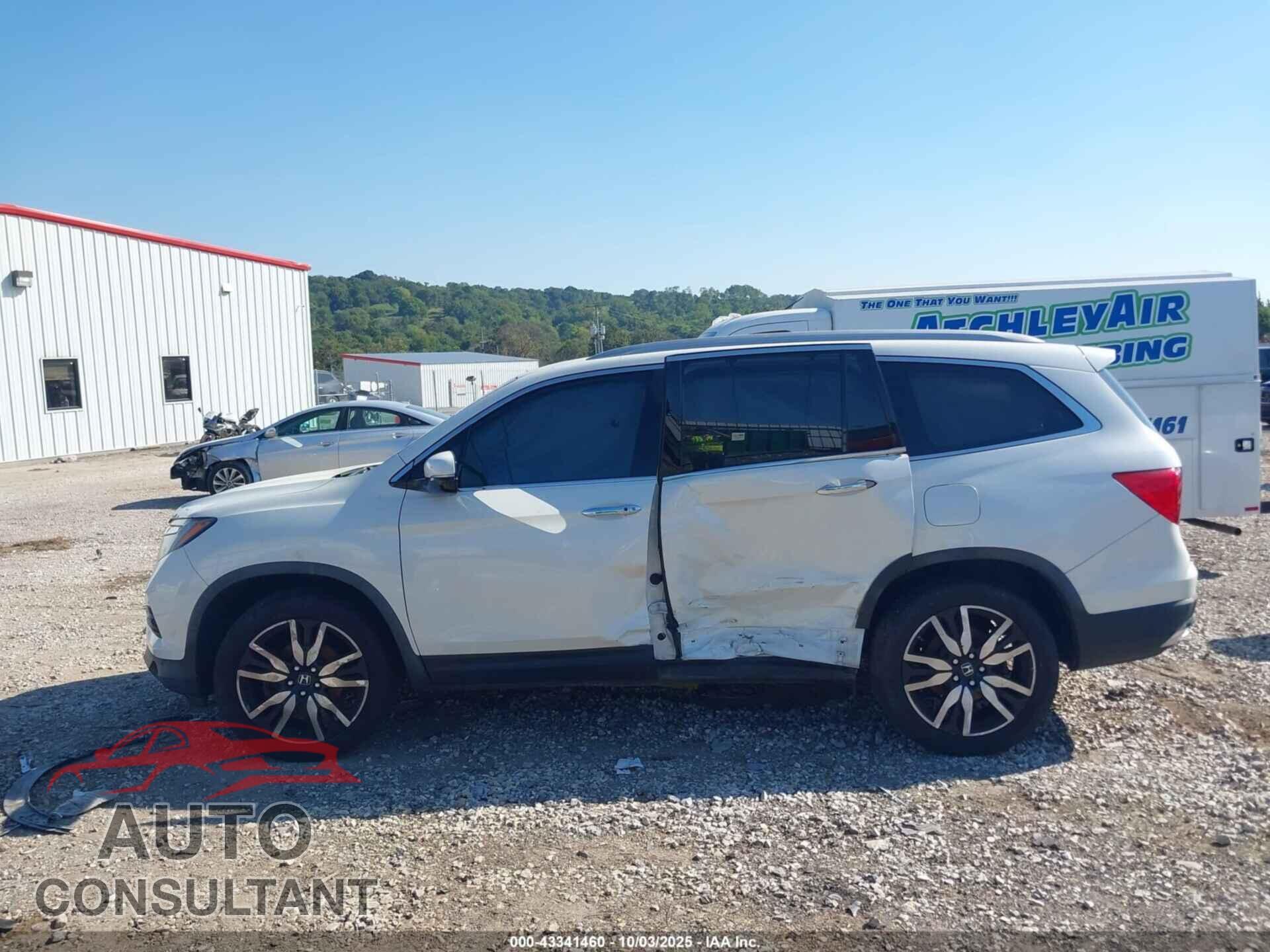 HONDA PILOT 2017 - 5FNYF6H94HB083565