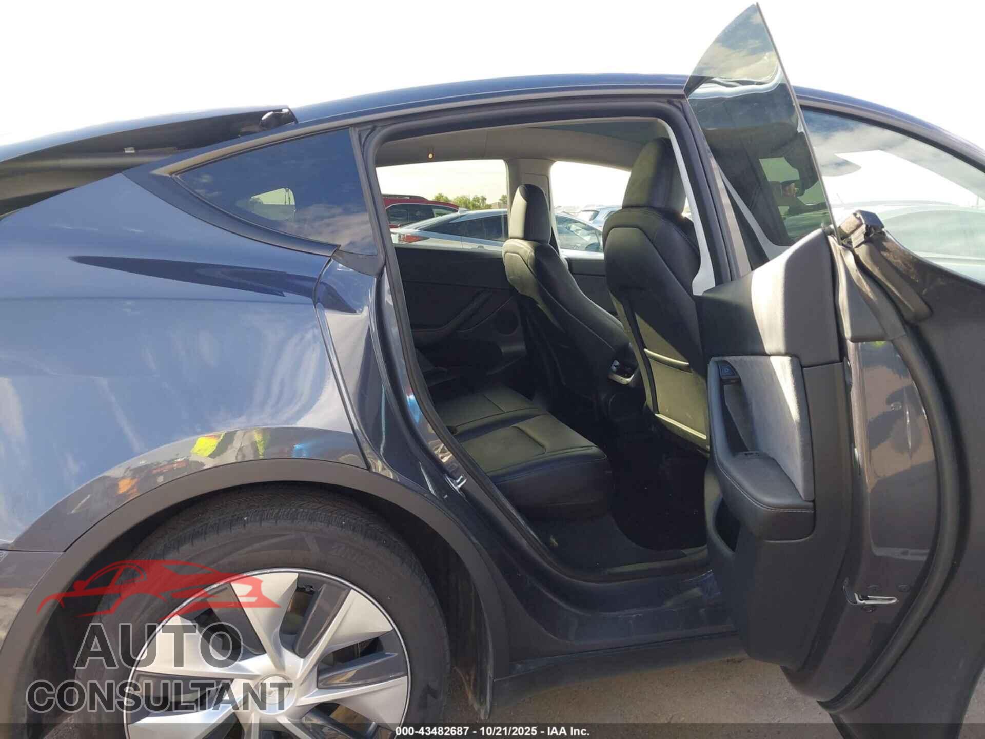 TESLA MODEL Y 2023 - 7SAYGDED5PF961452