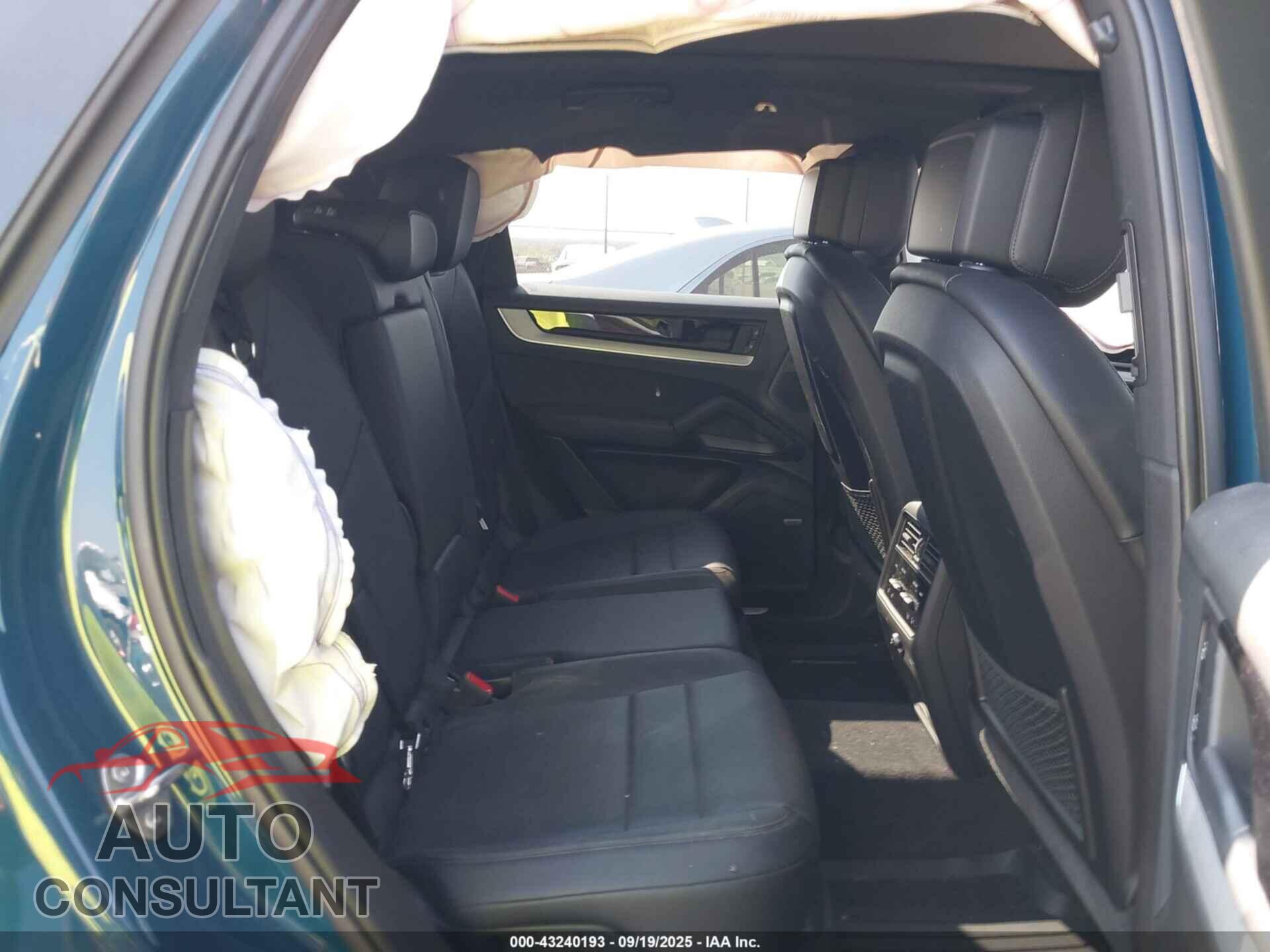 PORSCHE CAYENNE 2024 - WP1AA2AY6RDA04589
