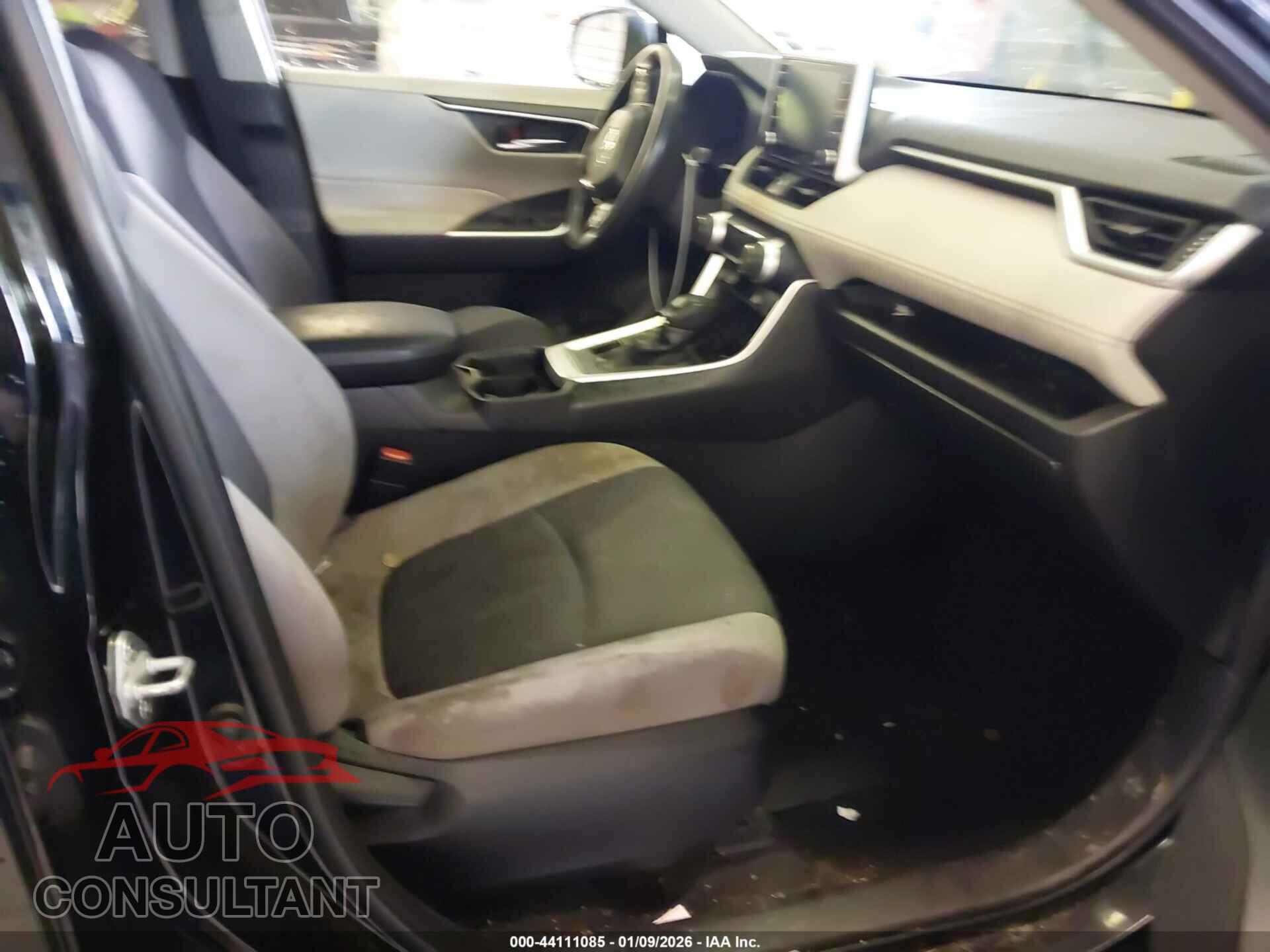 TOYOTA RAV4 2019 - JTMP1RFV8KD044228