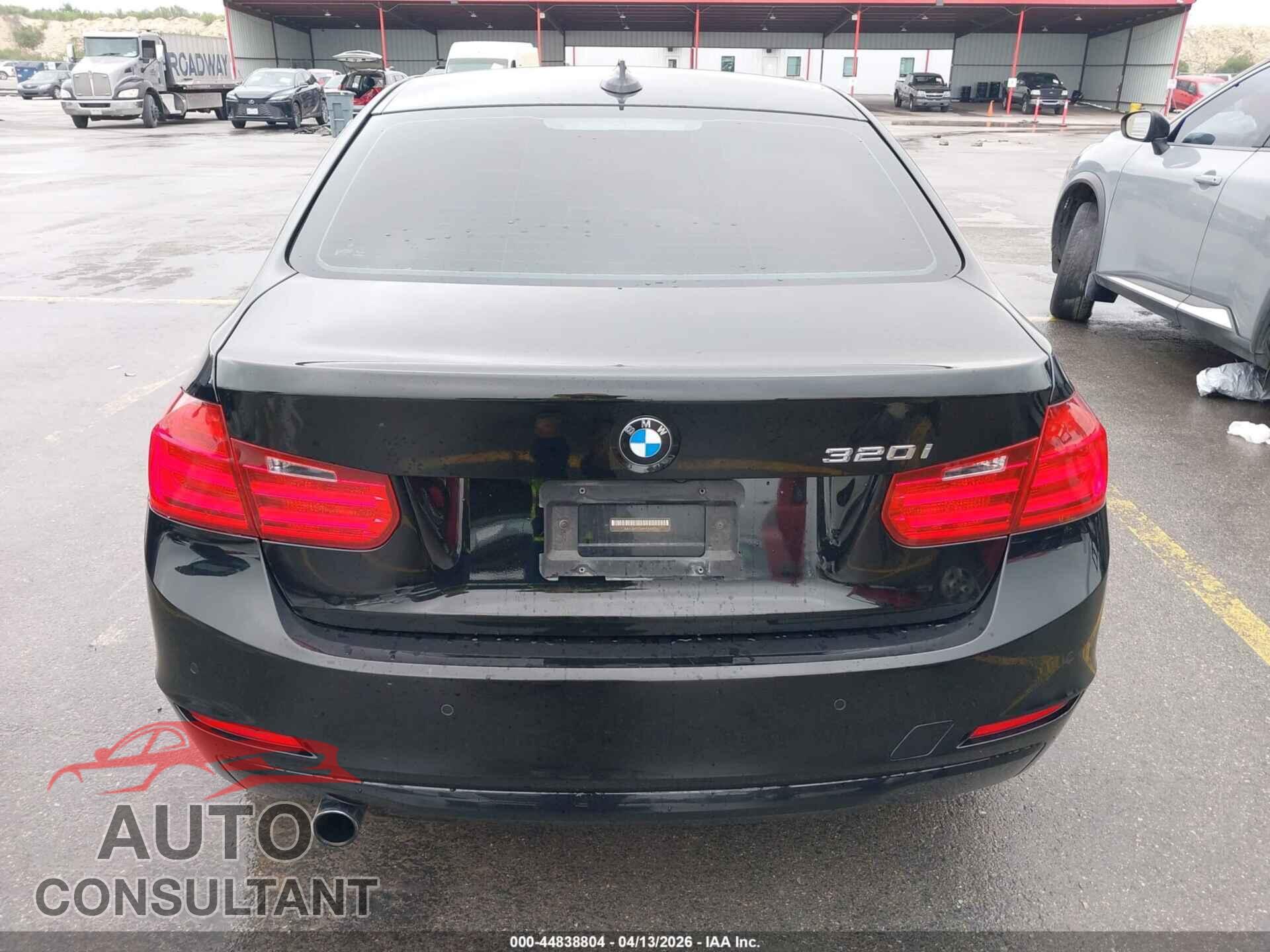 BMW 320I 2015 - WBA3B1G56FNT64477