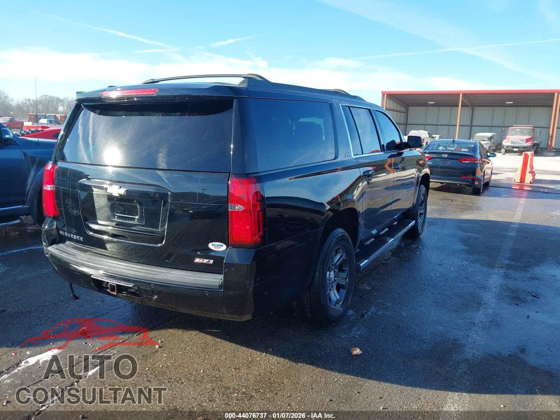 CHEVROLET SUBURBAN 1500 2015 - 1GNSKJKC4FR610379