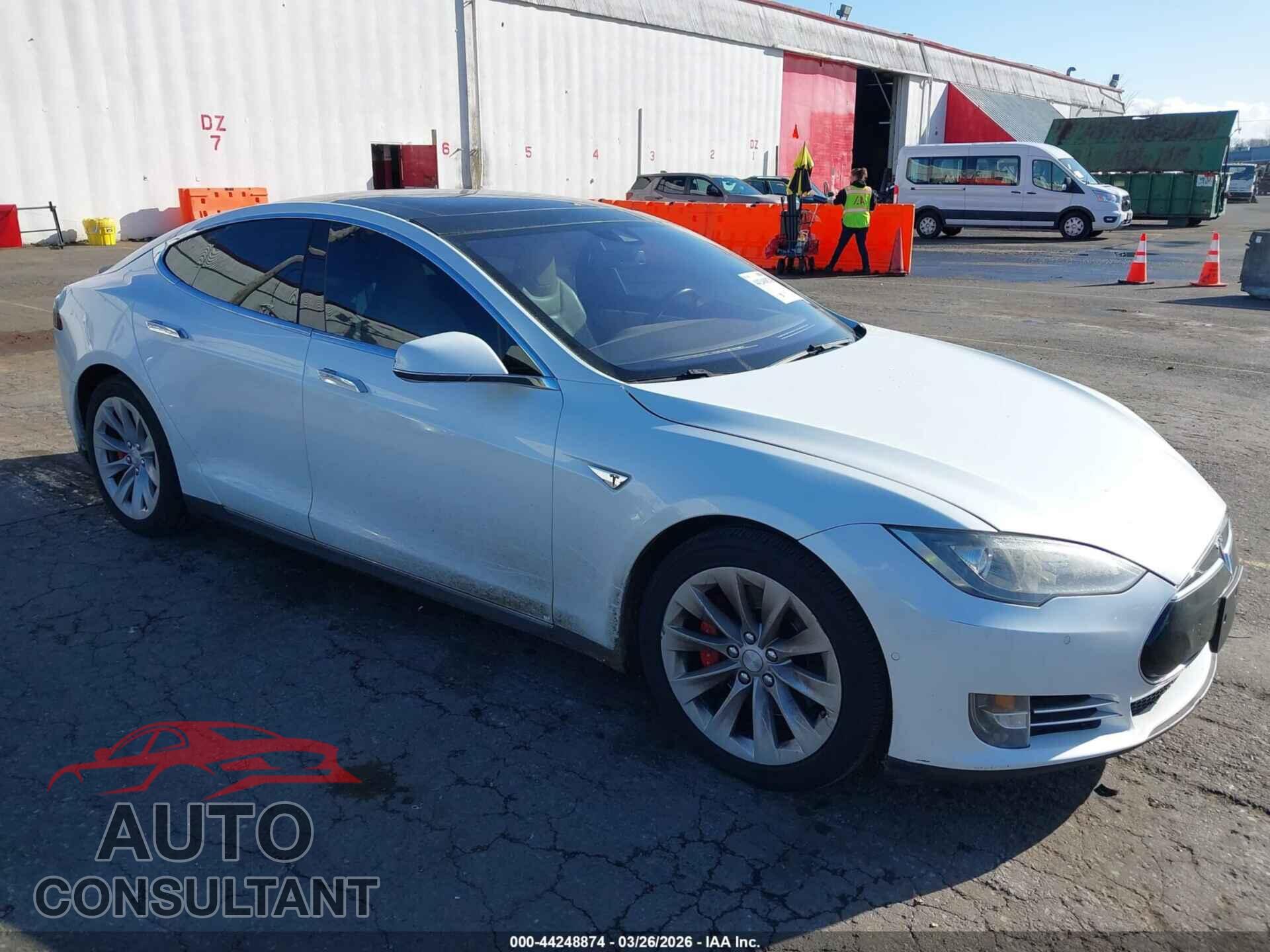 TESLA MODEL S 2015 - 5YJSA1H46FF093992