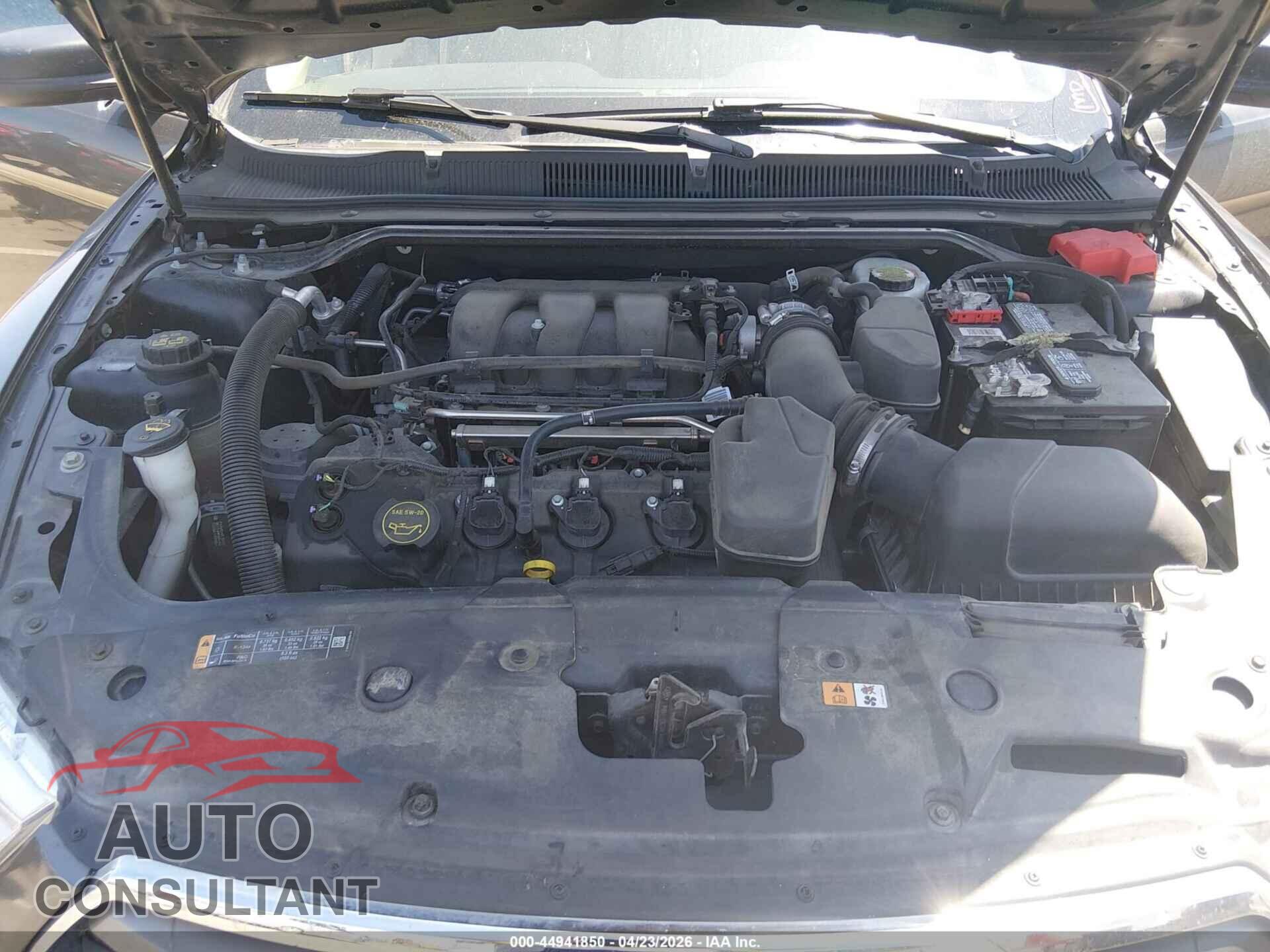 FORD TAURUS 2018 - 1FAHP2D89JG109212
