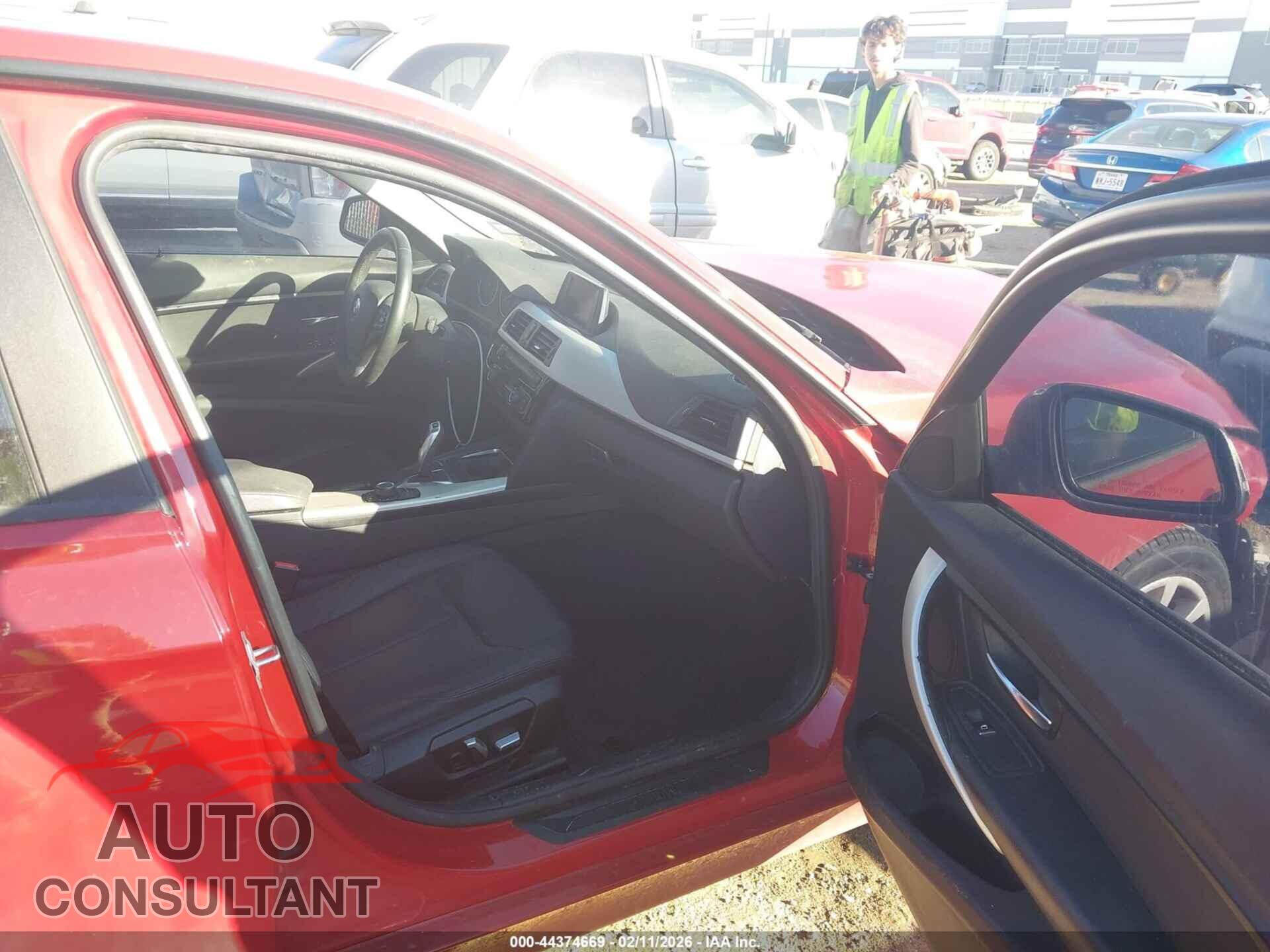 BMW 320I 2016 - WBA8E5G58GNU21235