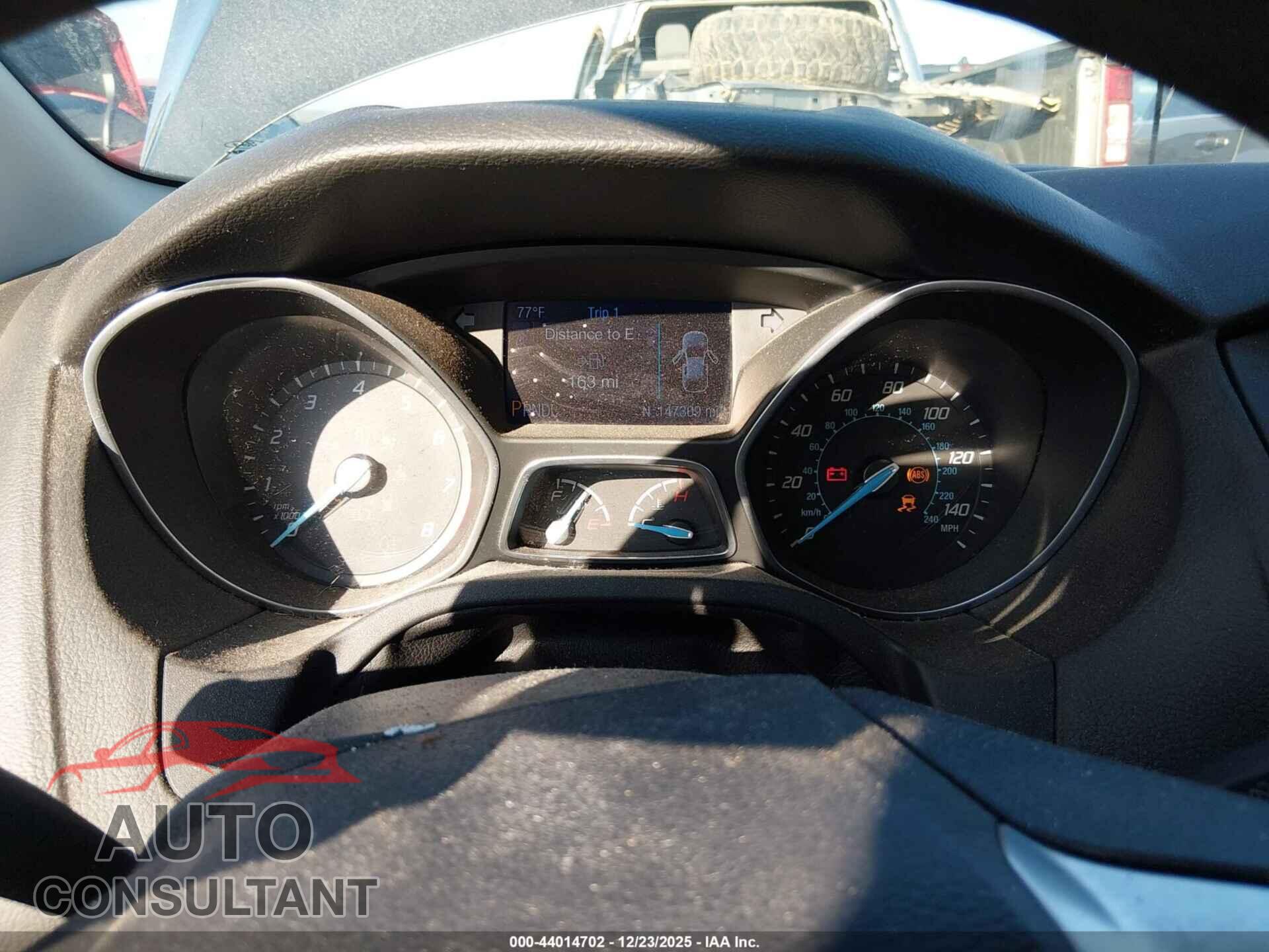 FORD FOCUS 2014 - 1FADP3E27EL209255