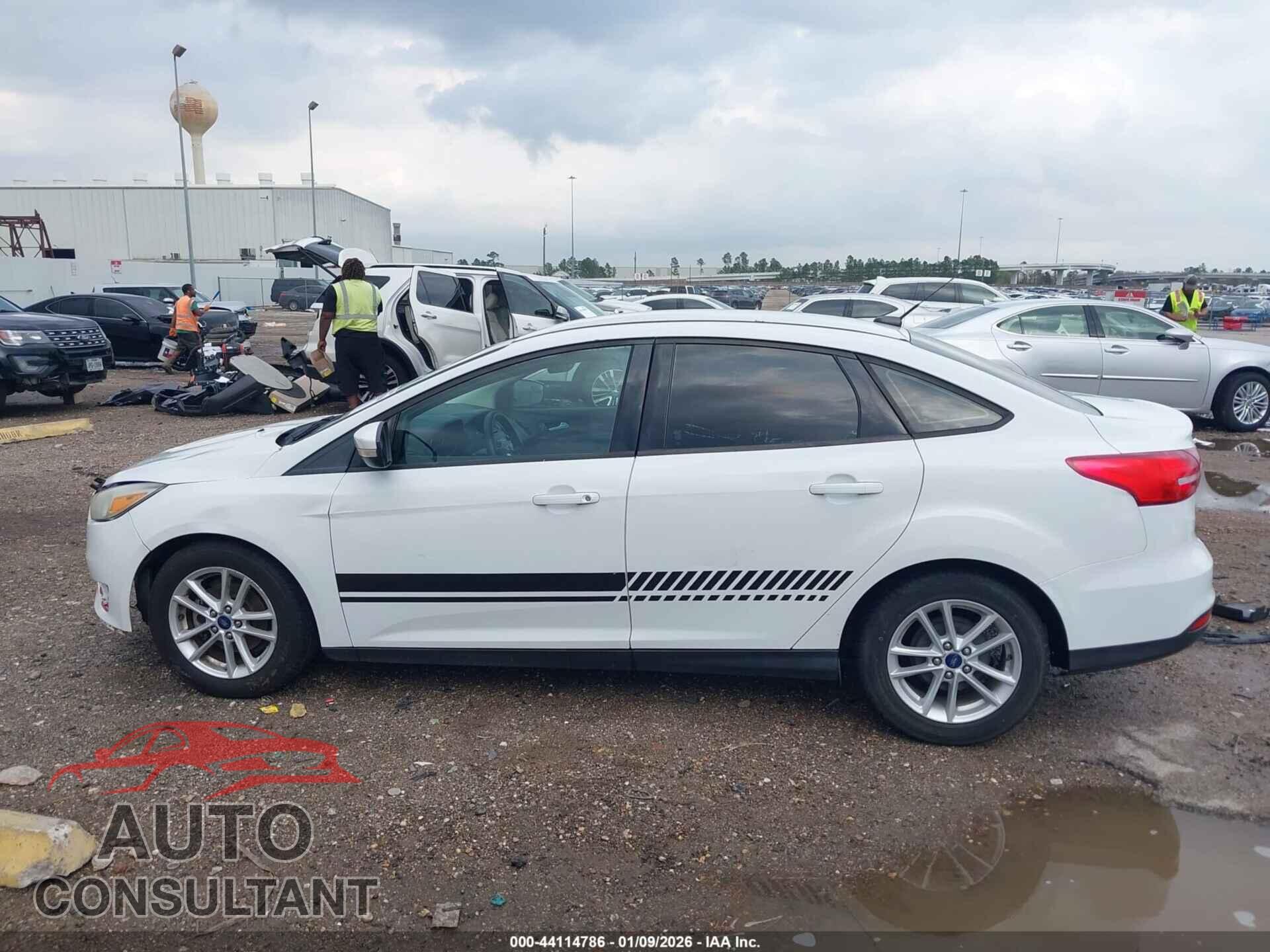 FORD FOCUS 2017 - 1FADP3F28HL303762